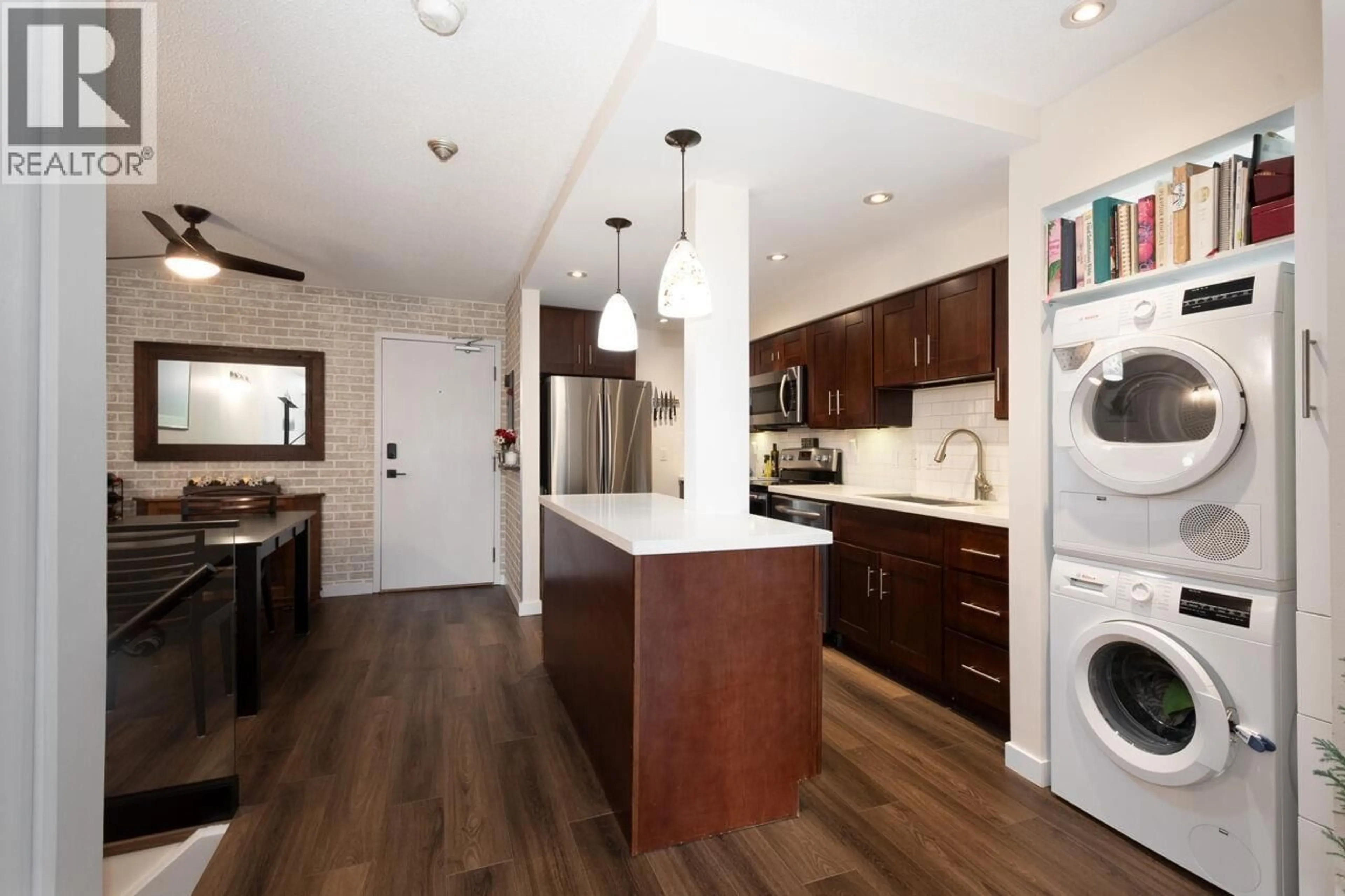 Open concept kitchen, wood/laminate floor for 104 - 812 MILTON STREET, New Westminster British Columbia V3M1N2
