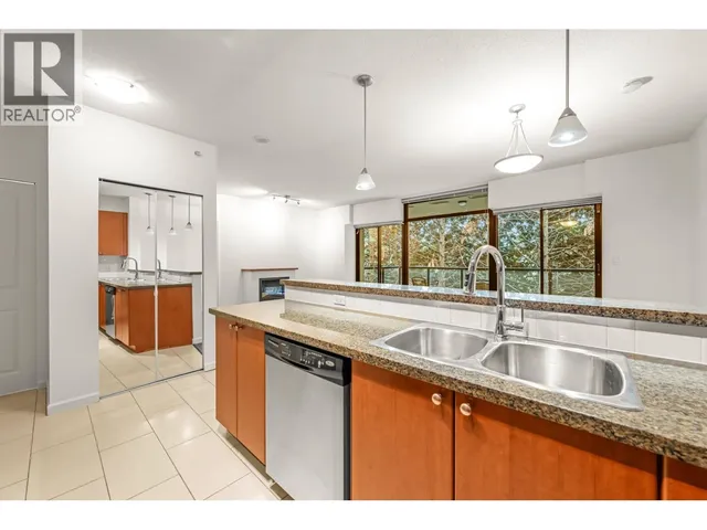 402 - 11 E ROYAL AVENUE, New Westminster 4