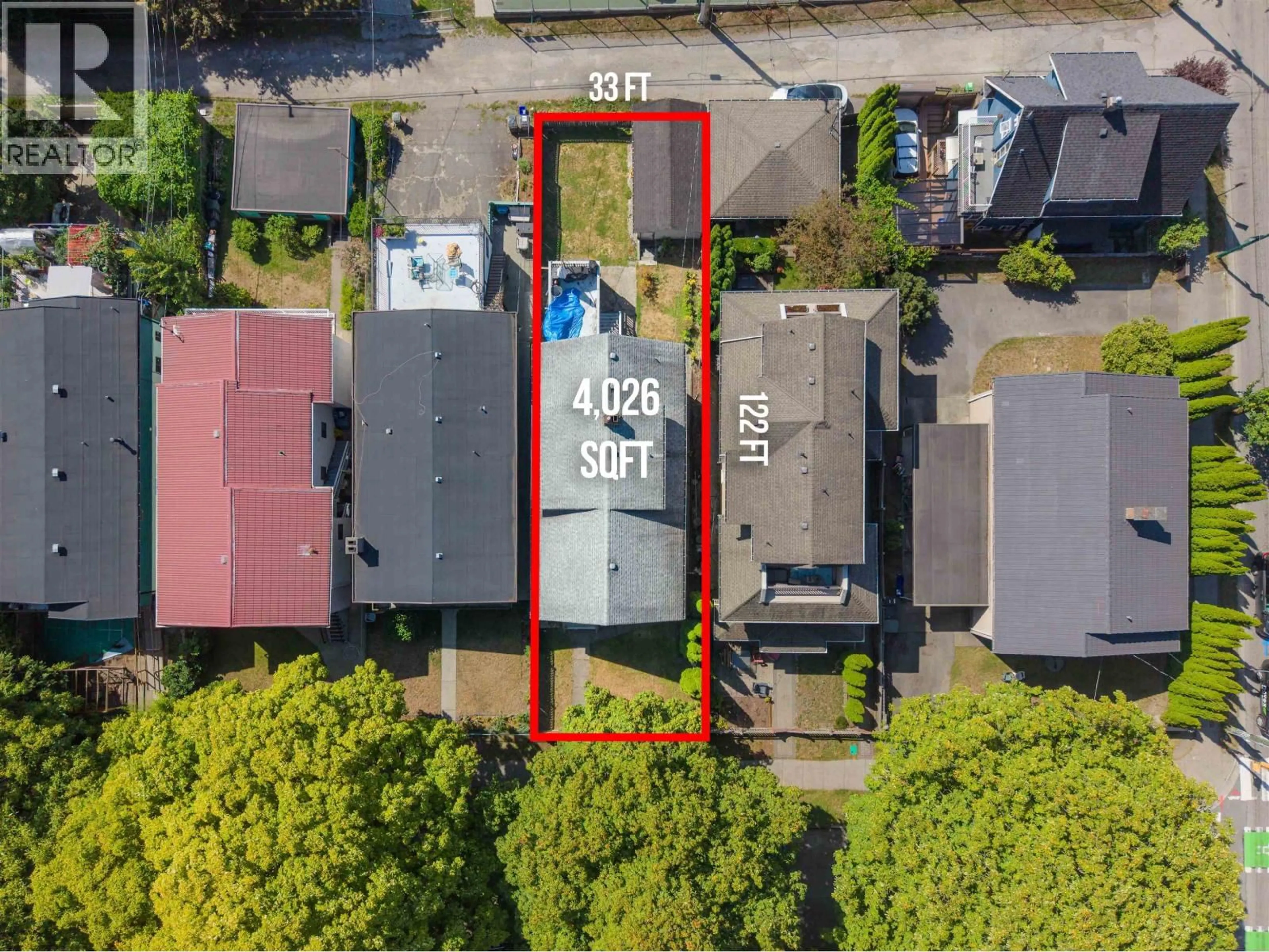 A pic from outside/outdoor area/front of a property/back of a property/a pic from drone, street for 1324 10TH AVENUE, Vancouver British Columbia V5N1X3