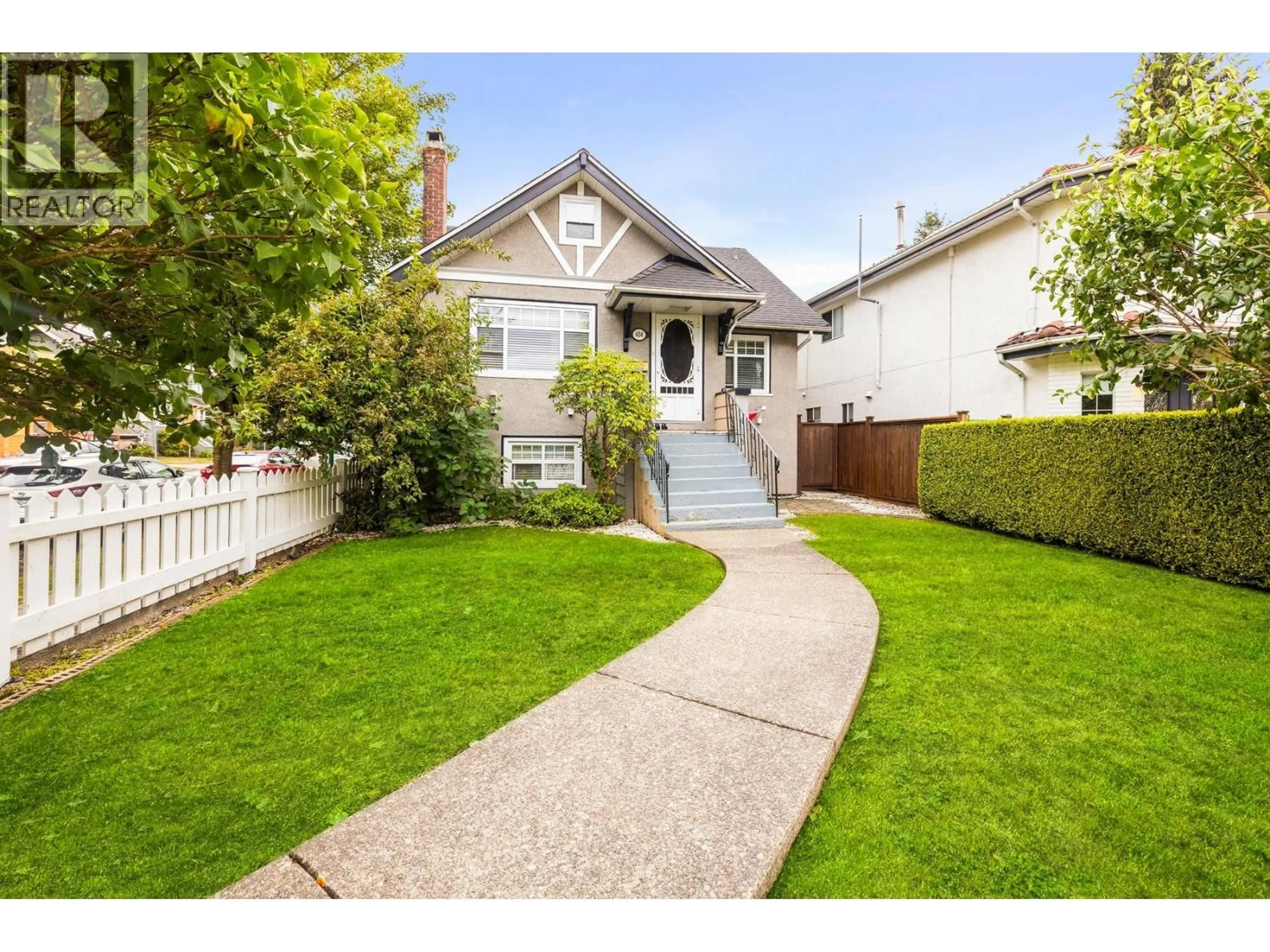 Home with vinyl exterior material, street for 404 18TH AVENUE, Vancouver British Columbia V5Y2B1