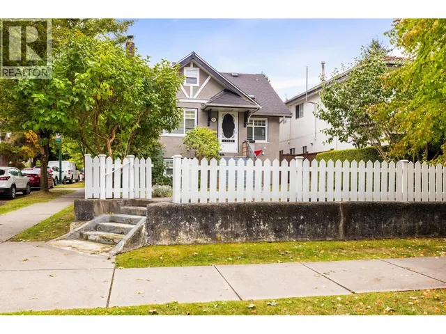 404 18TH AVENUE, Vancouver 4