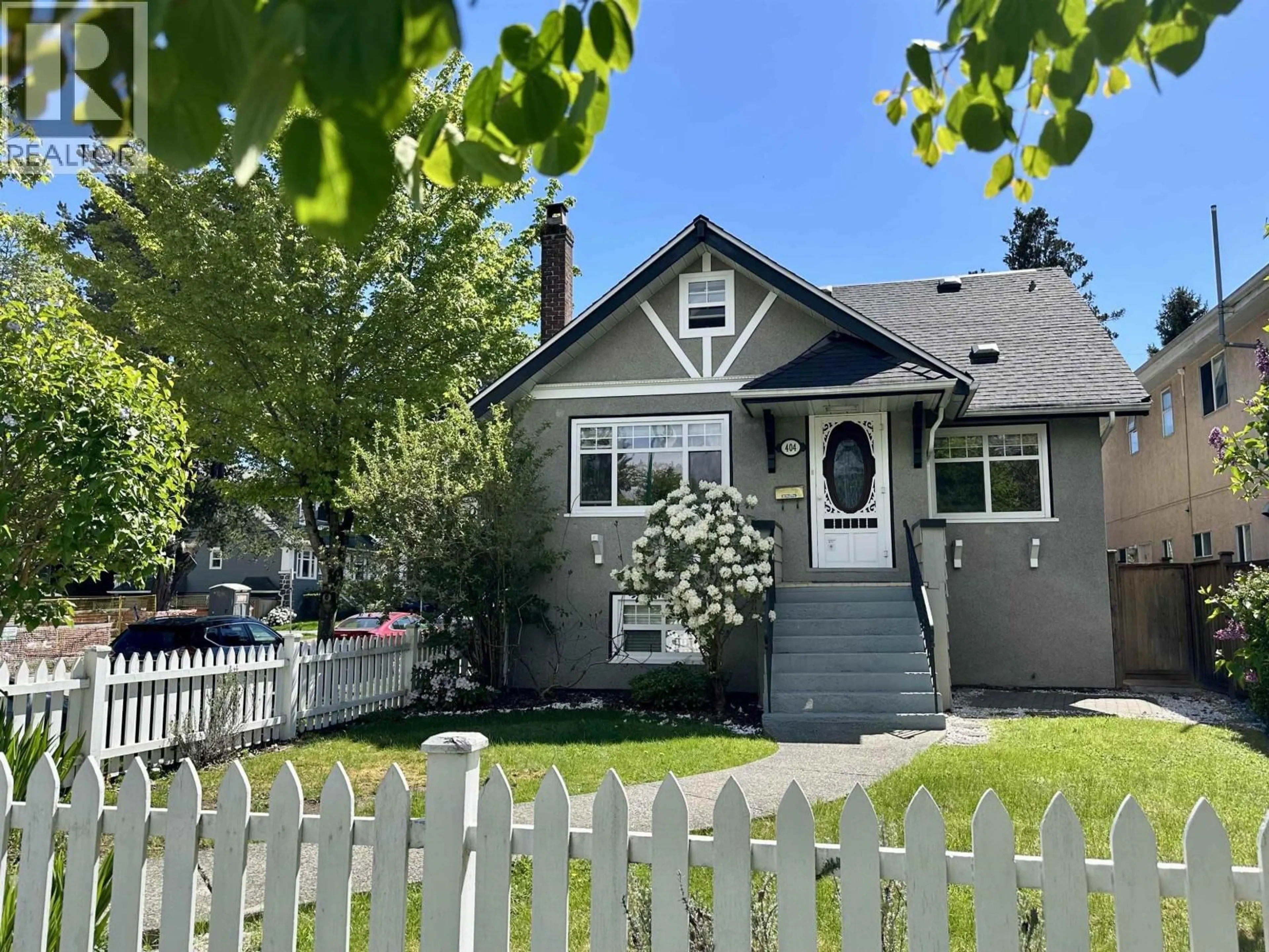 Home with vinyl exterior material, street for 404 18TH AVENUE, Vancouver British Columbia V5Y2B1