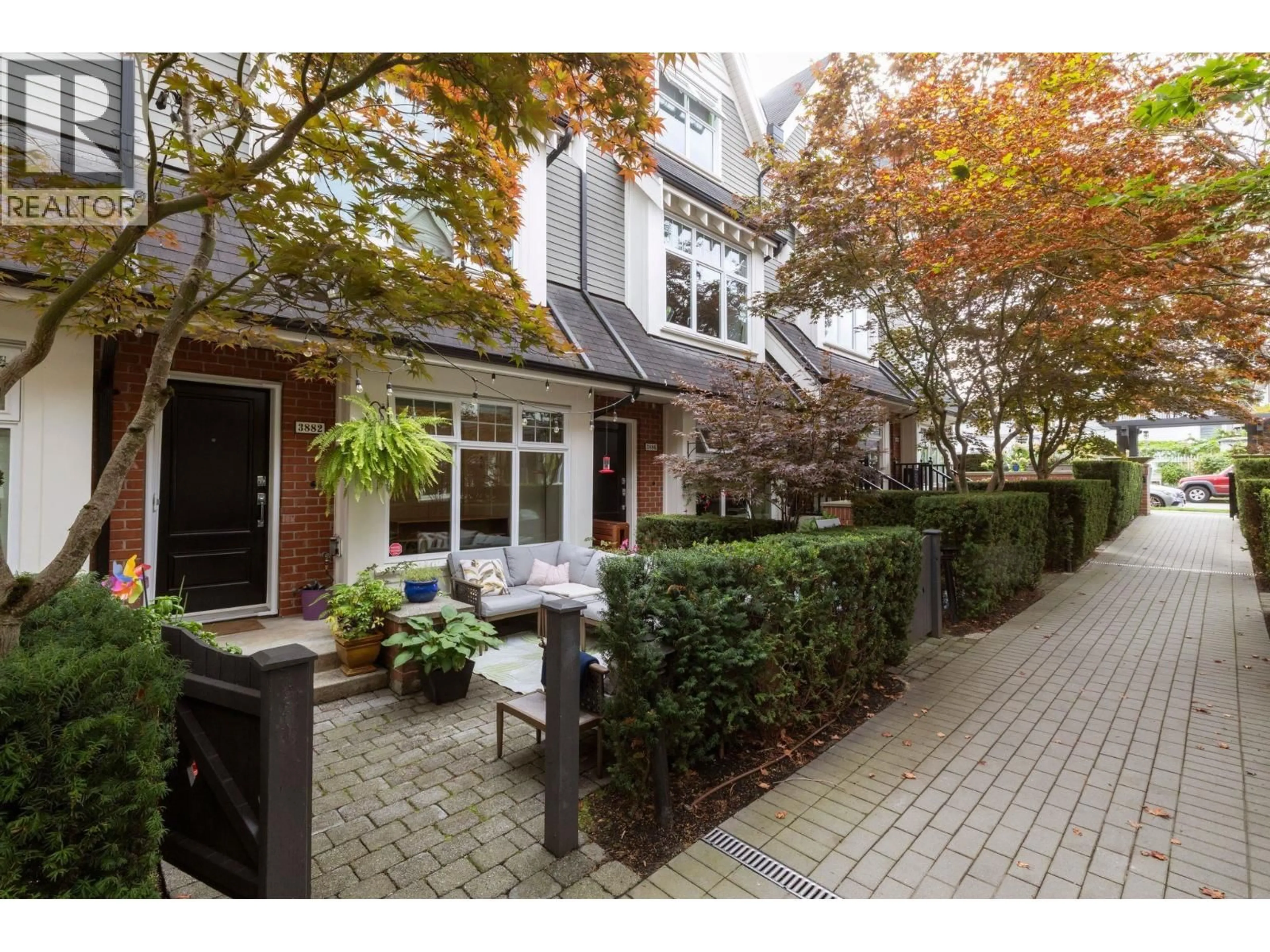 Patio, street for 3882 WELWYN STREET, Vancouver British Columbia V5N3Y9