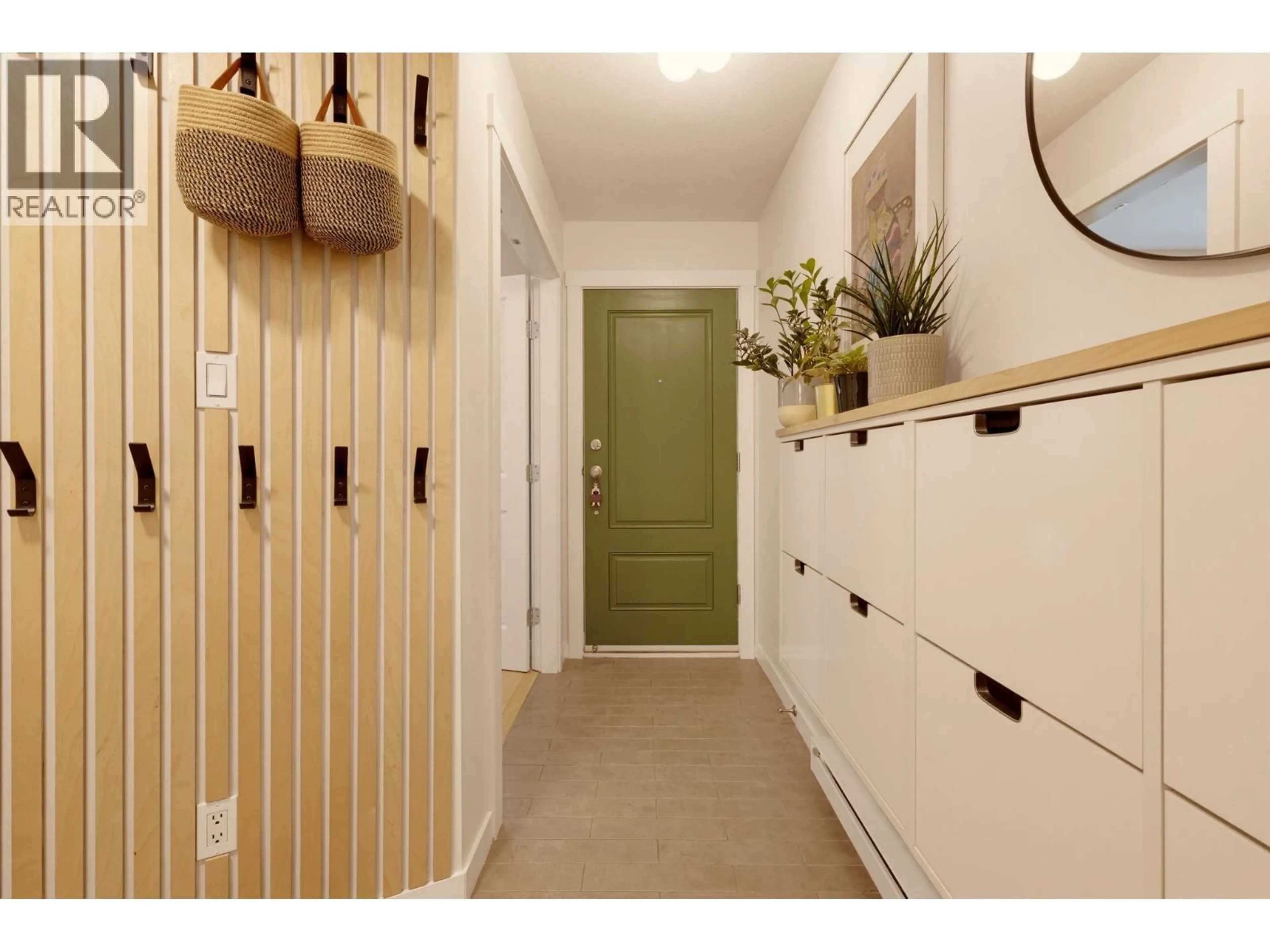 Indoor entryway for 3882 WELWYN STREET, Vancouver British Columbia V5N3Y9