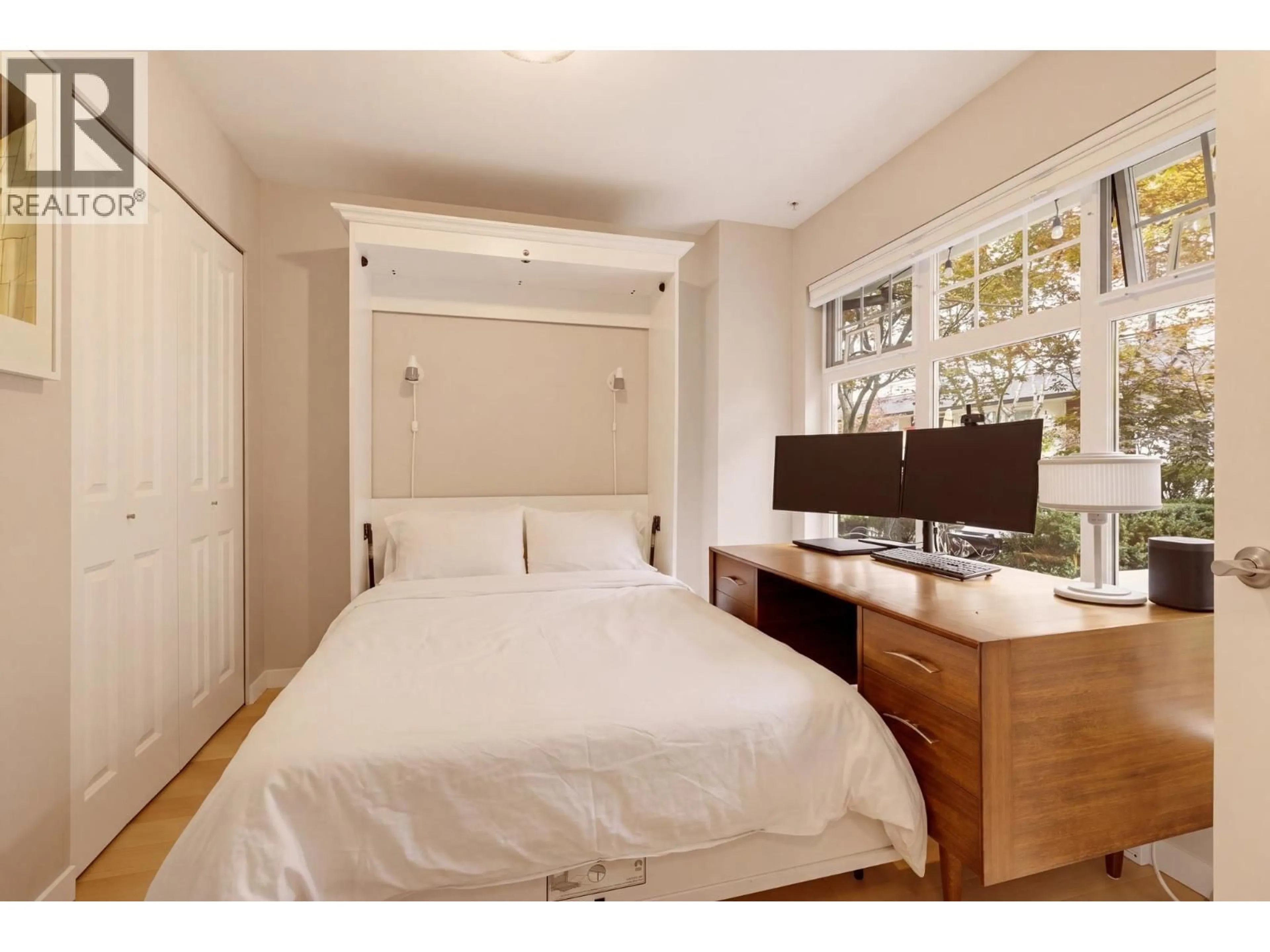 Bedroom with bed, wood/laminate floor for 3882 WELWYN STREET, Vancouver British Columbia V5N3Y9