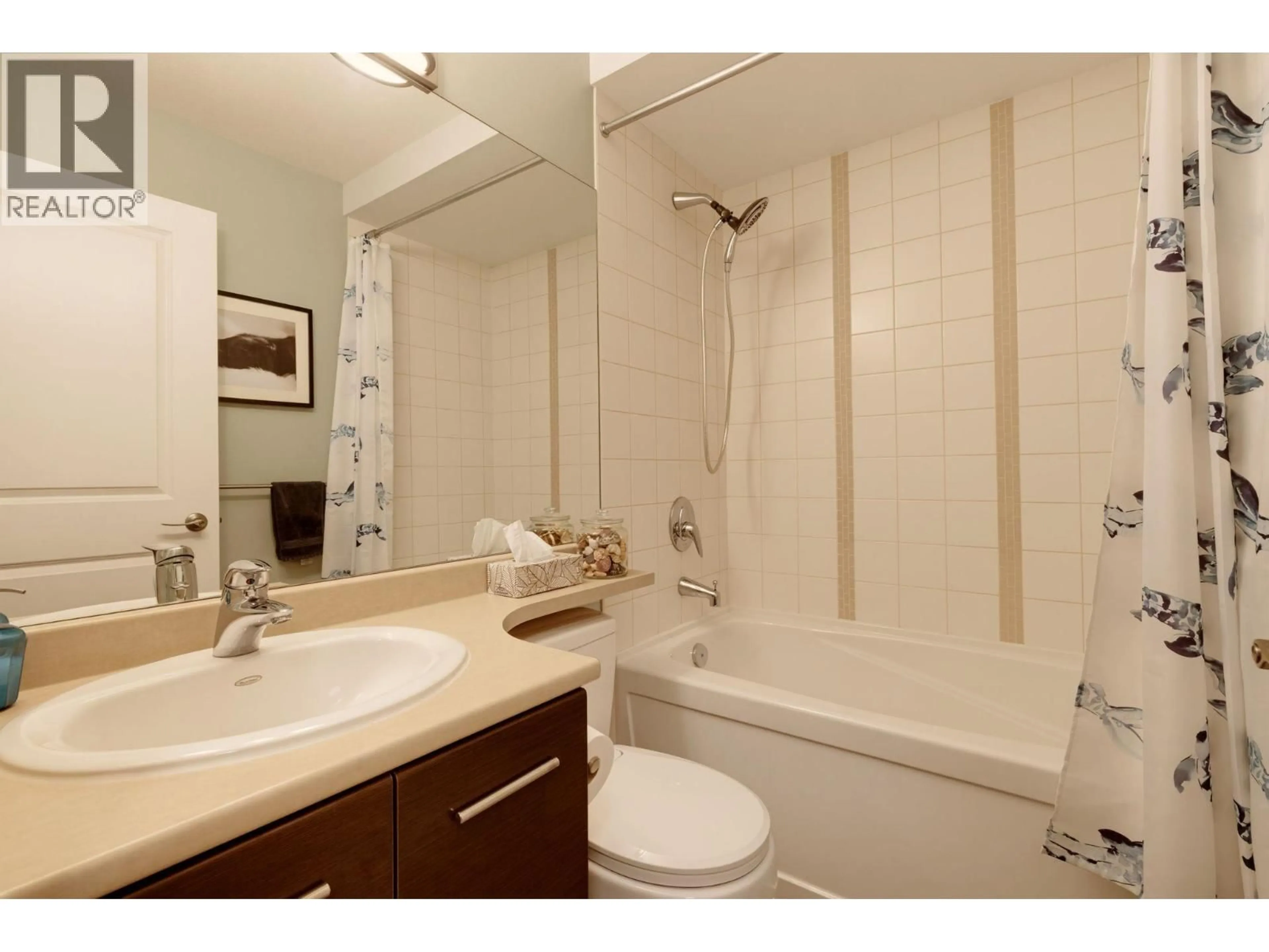 Standard bathroom, unknown for 3882 WELWYN STREET, Vancouver British Columbia V5N3Y9