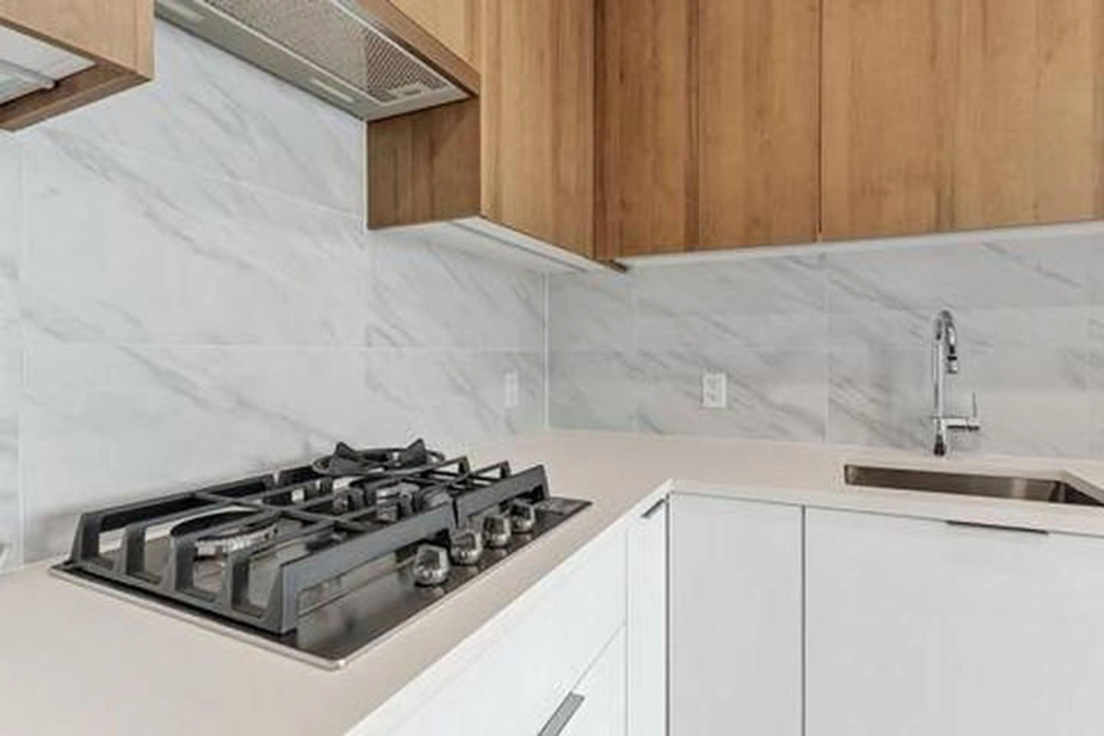 Standard kitchen, ceramic/tile floor for 2007 - 13359 OLD YALE ROAD, Surrey British Columbia V3T0S4