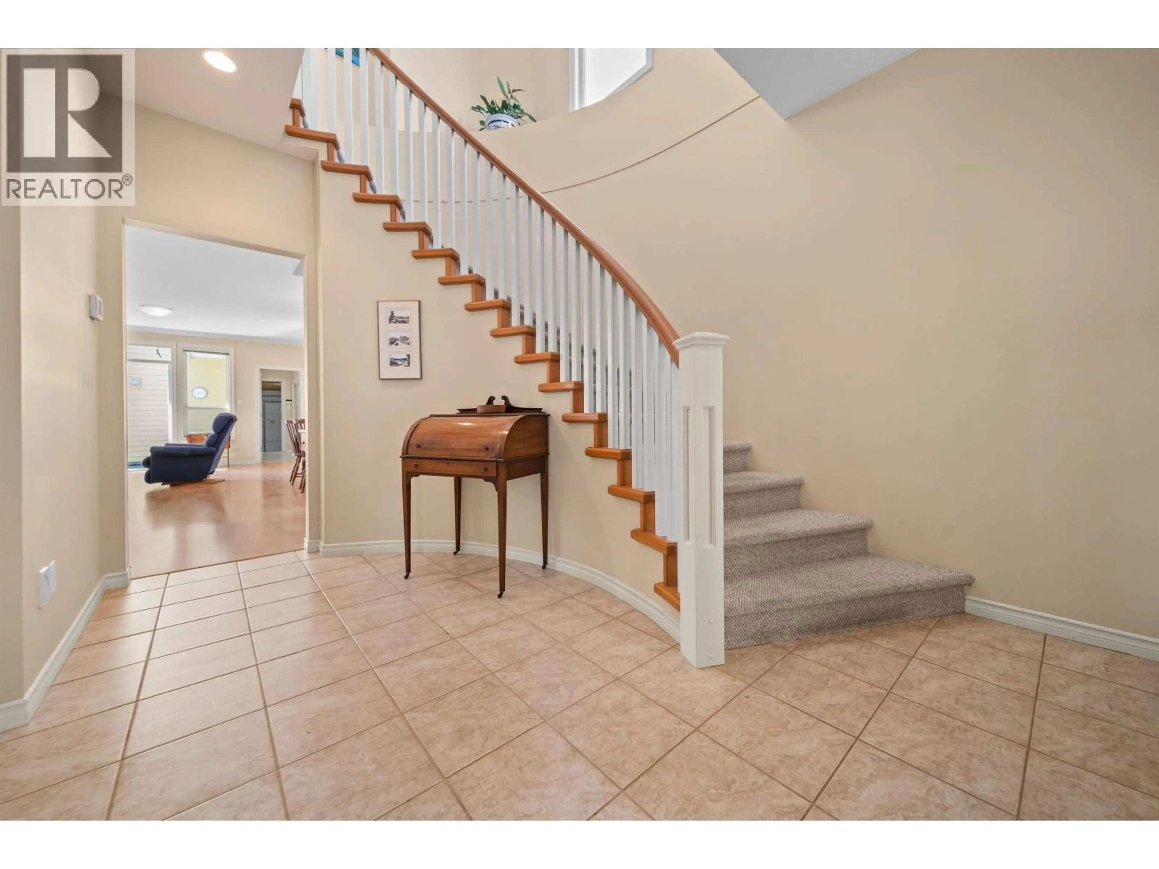 Indoor foyer for 12331 BUCHANAN STREET, Richmond British Columbia V7E6T8