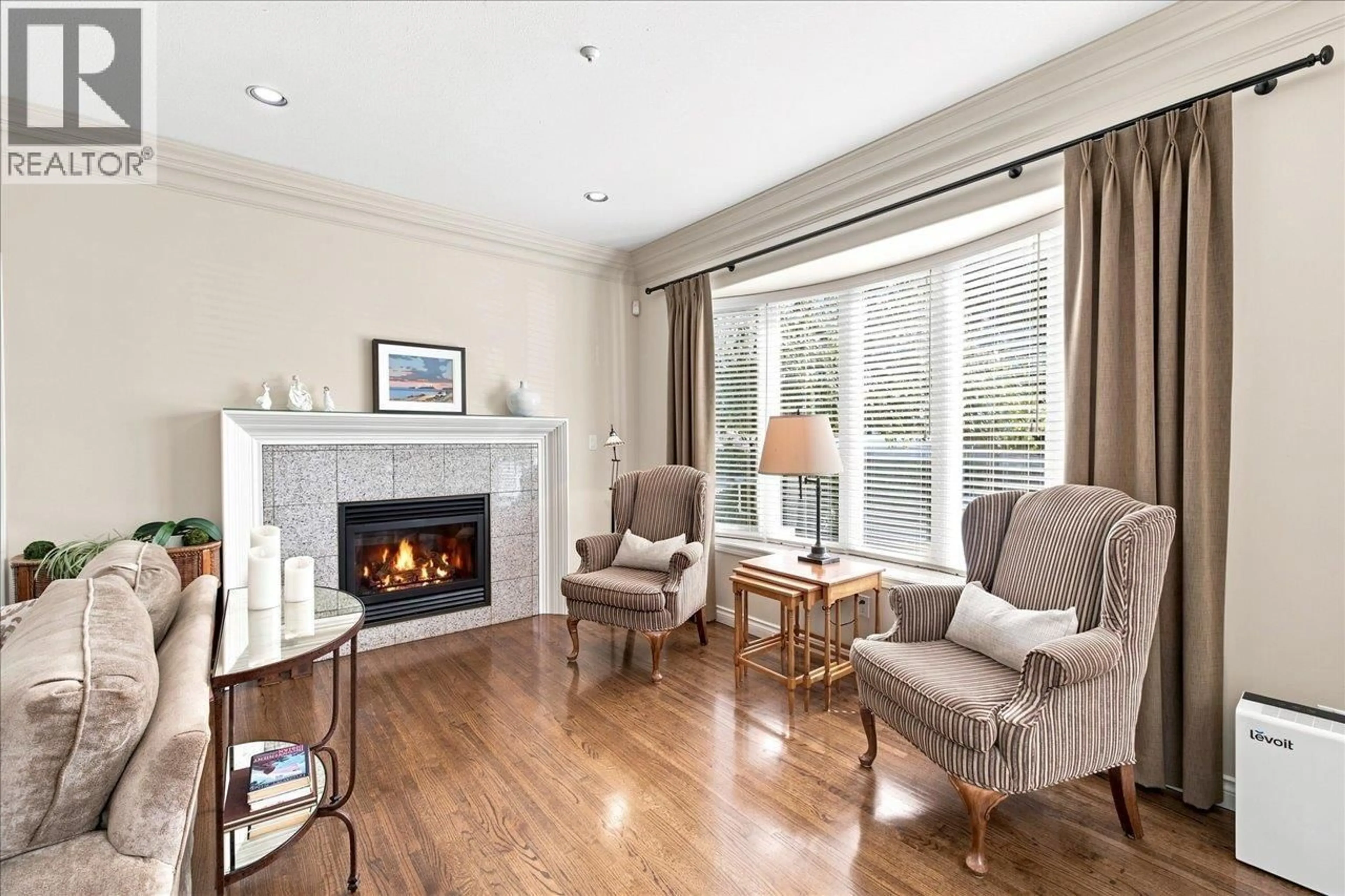 Living room with furniture, wood/laminate floor for 3493 OXFORD STREET, Vancouver British Columbia V5K1N8