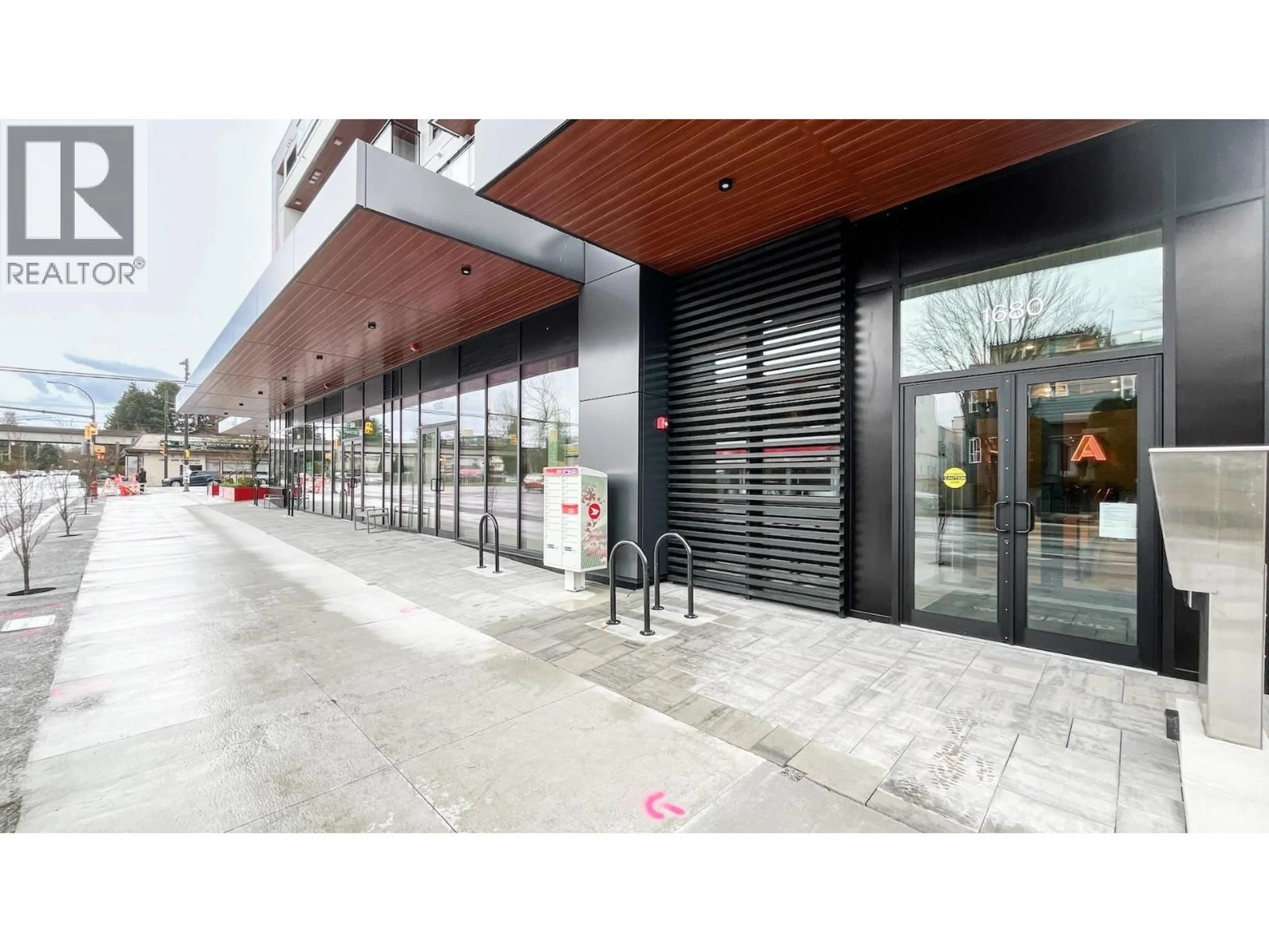 Indoor foyer for 609 - 1680 12TH AVENUE, Vancouver British Columbia V5N2A3