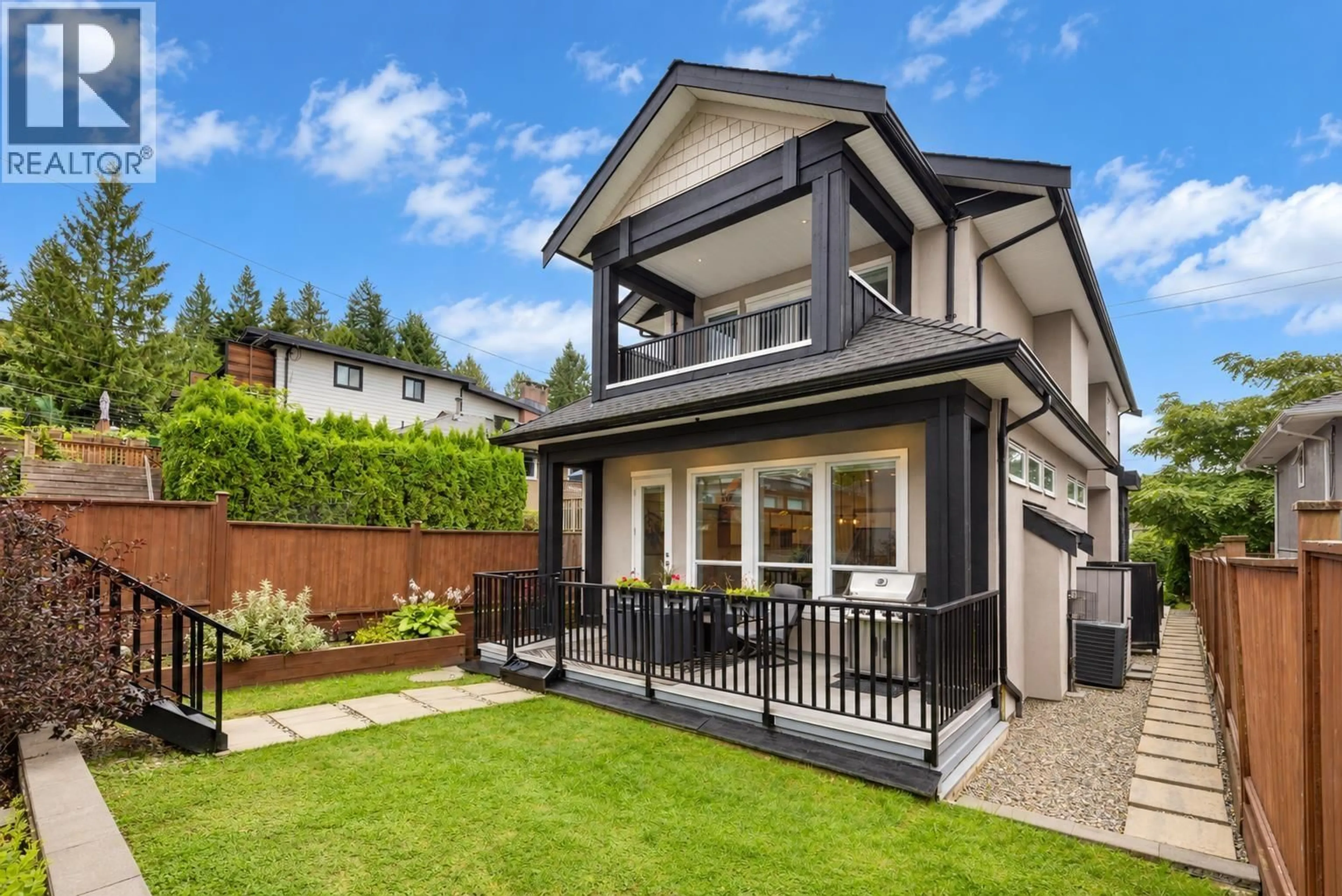 Home with vinyl exterior material, street for 344 21 STREET, North Vancouver British Columbia V7L3B8