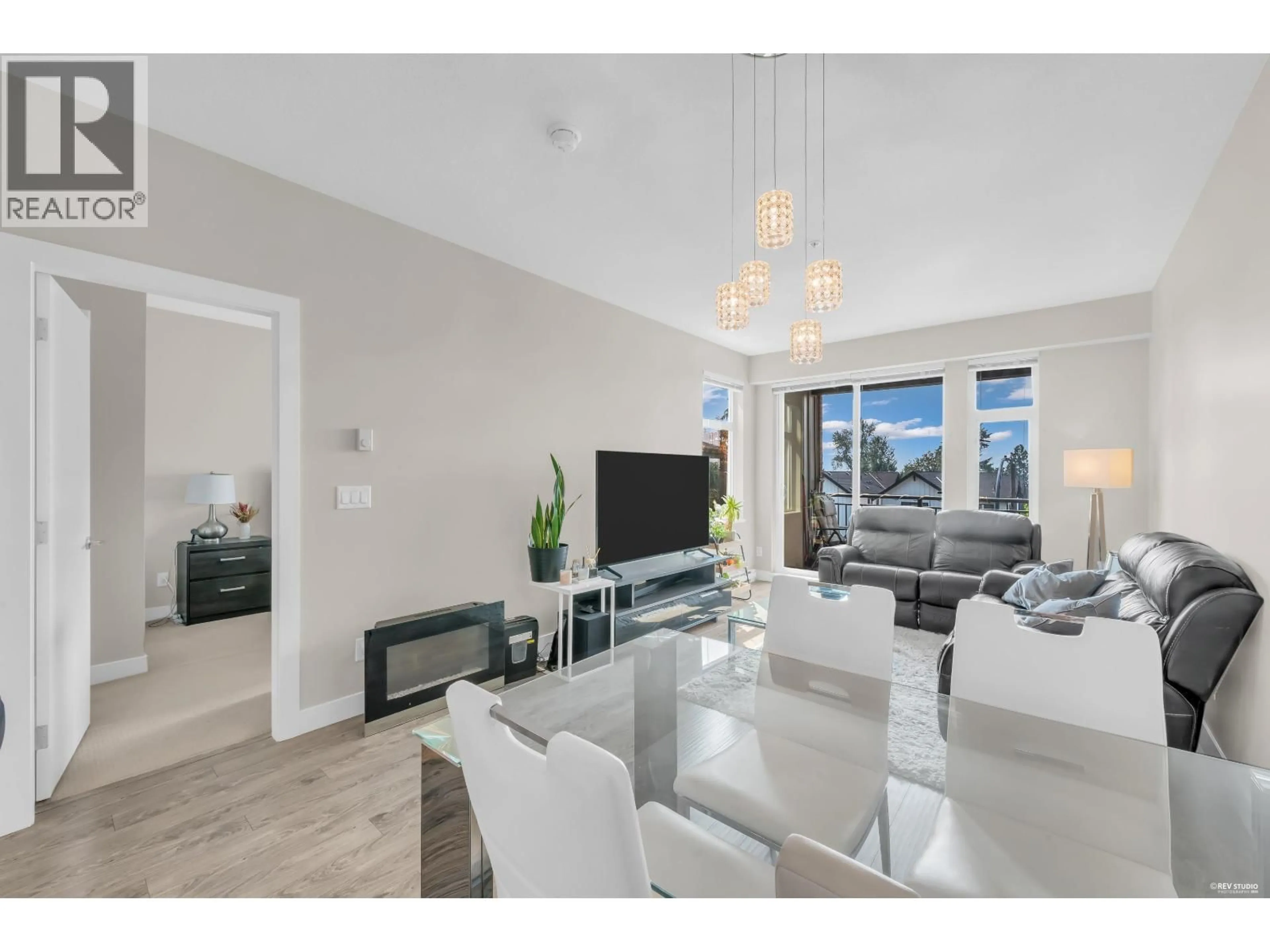 Living room with furniture, wood/laminate floor for 2201 - 963 CHARLAND AVENUE, Coquitlam British Columbia V3K0E2