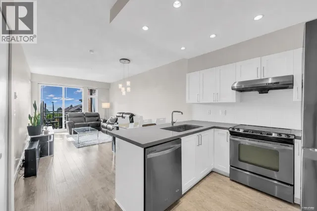 2201 - 963 CHARLAND AVENUE, Coquitlam 4
