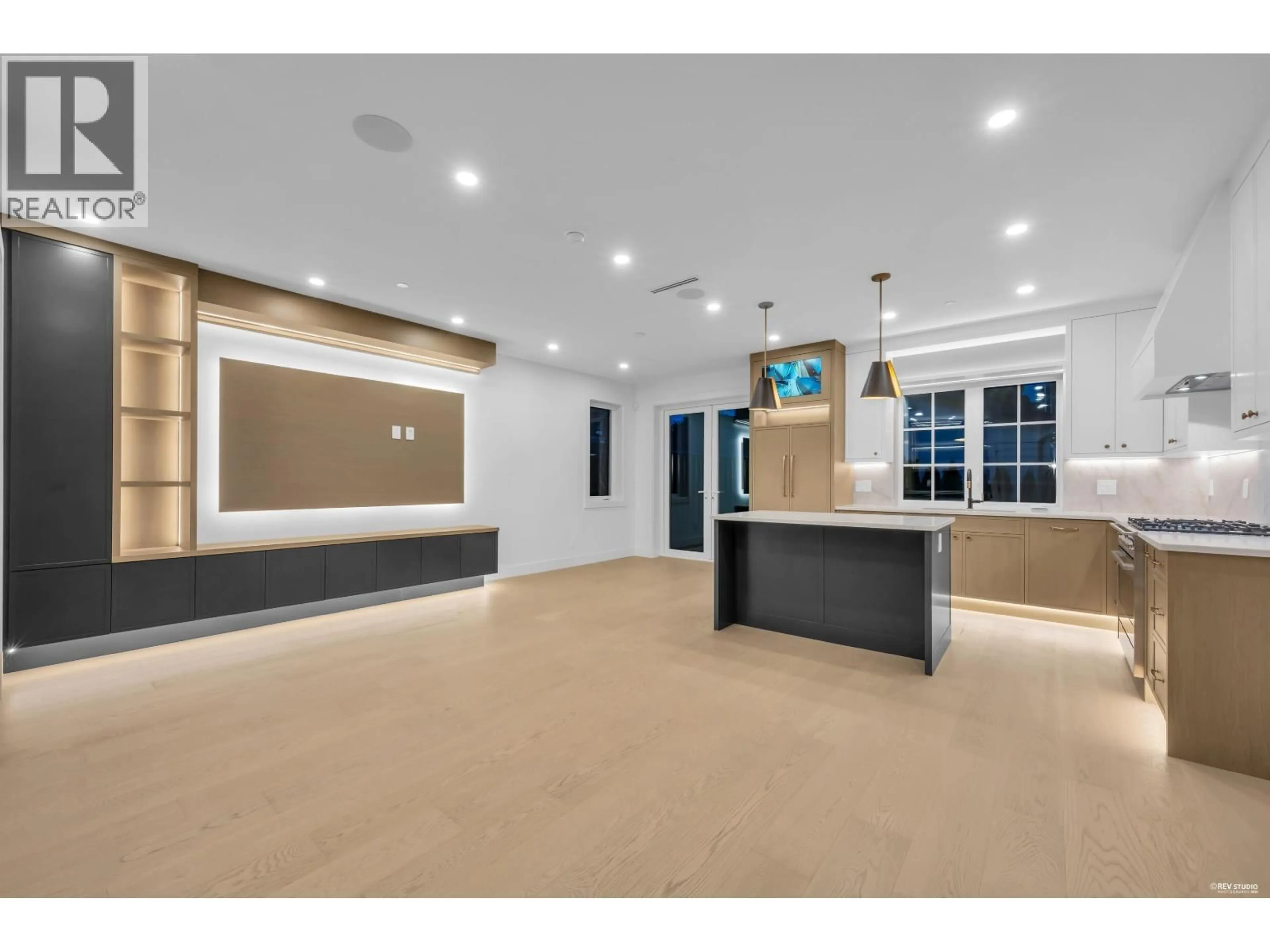 Indoor foyer for 2 - 5150 SPENCER STREET, Vancouver British Columbia V5R4A3