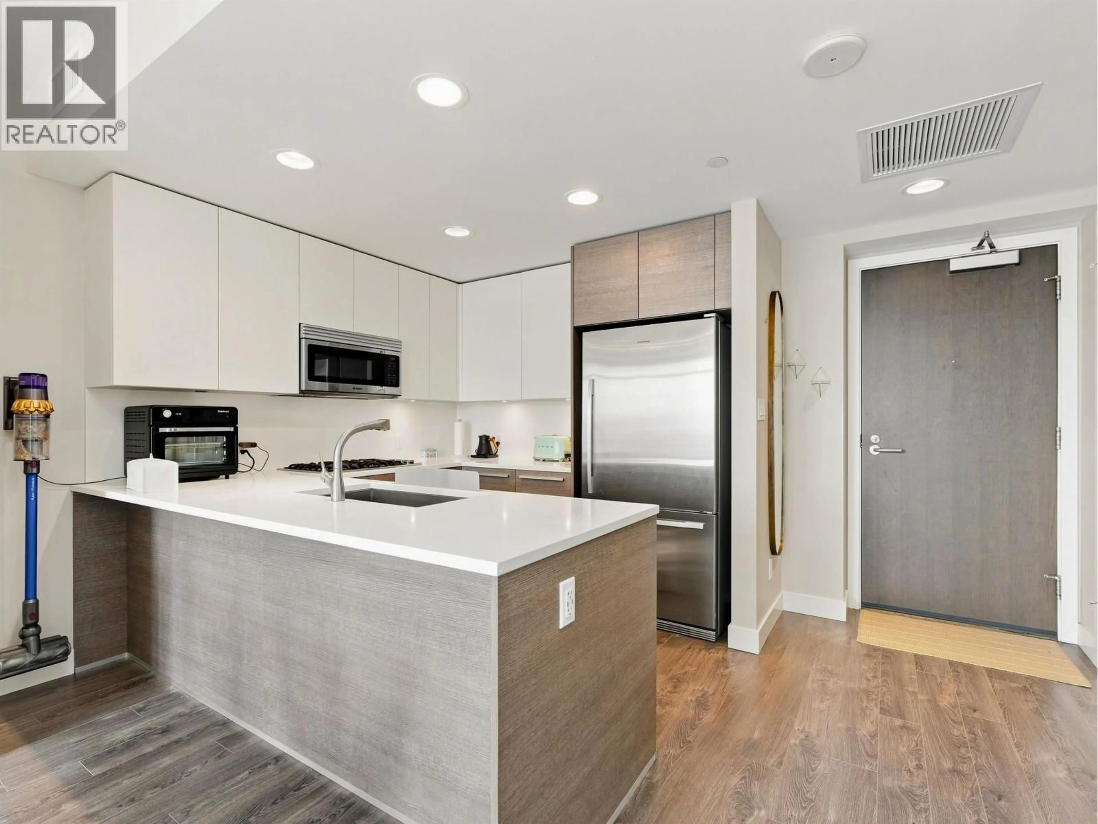 Open concept kitchen, unknown for 3405 - 2008 ROSSER AVENUE, Burnaby British Columbia V5C0H8