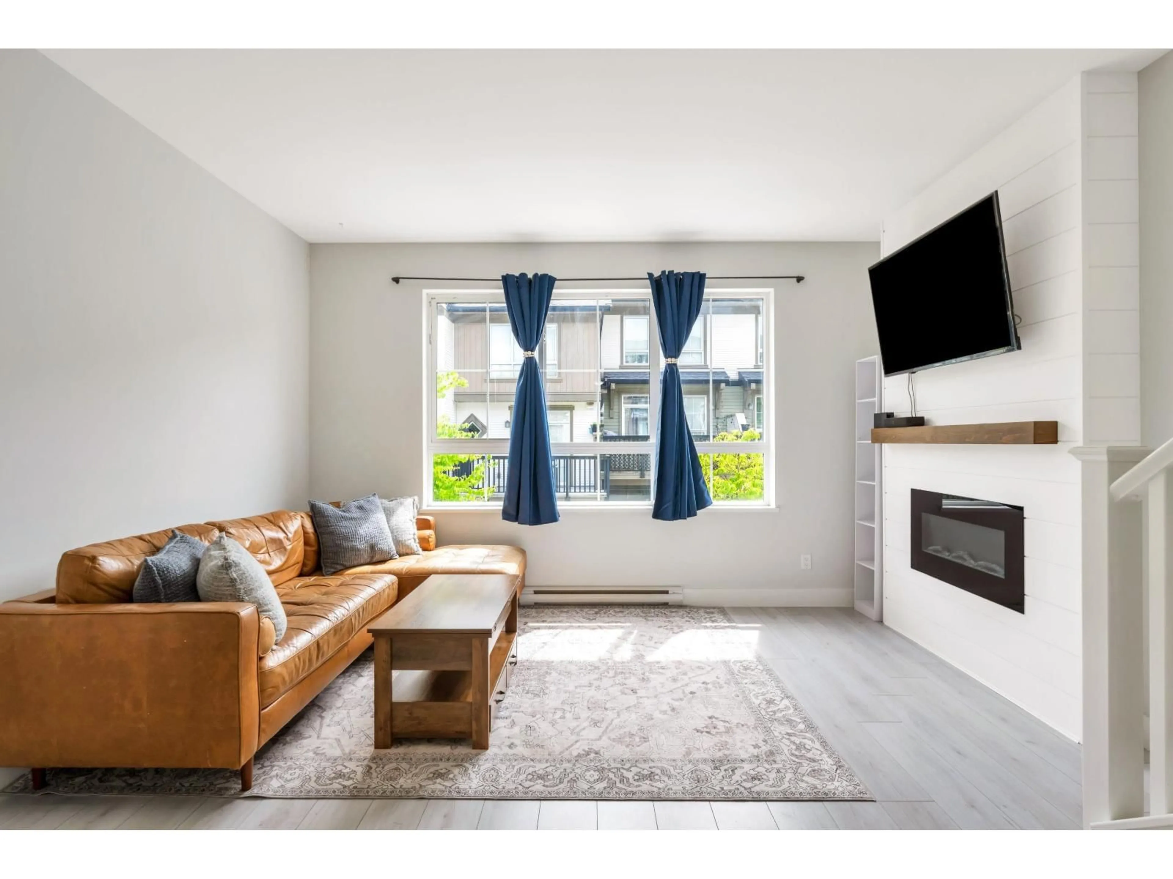 Living room with furniture, unknown for 121 - 19505 68A AVENUE, Surrey British Columbia V4N6K3