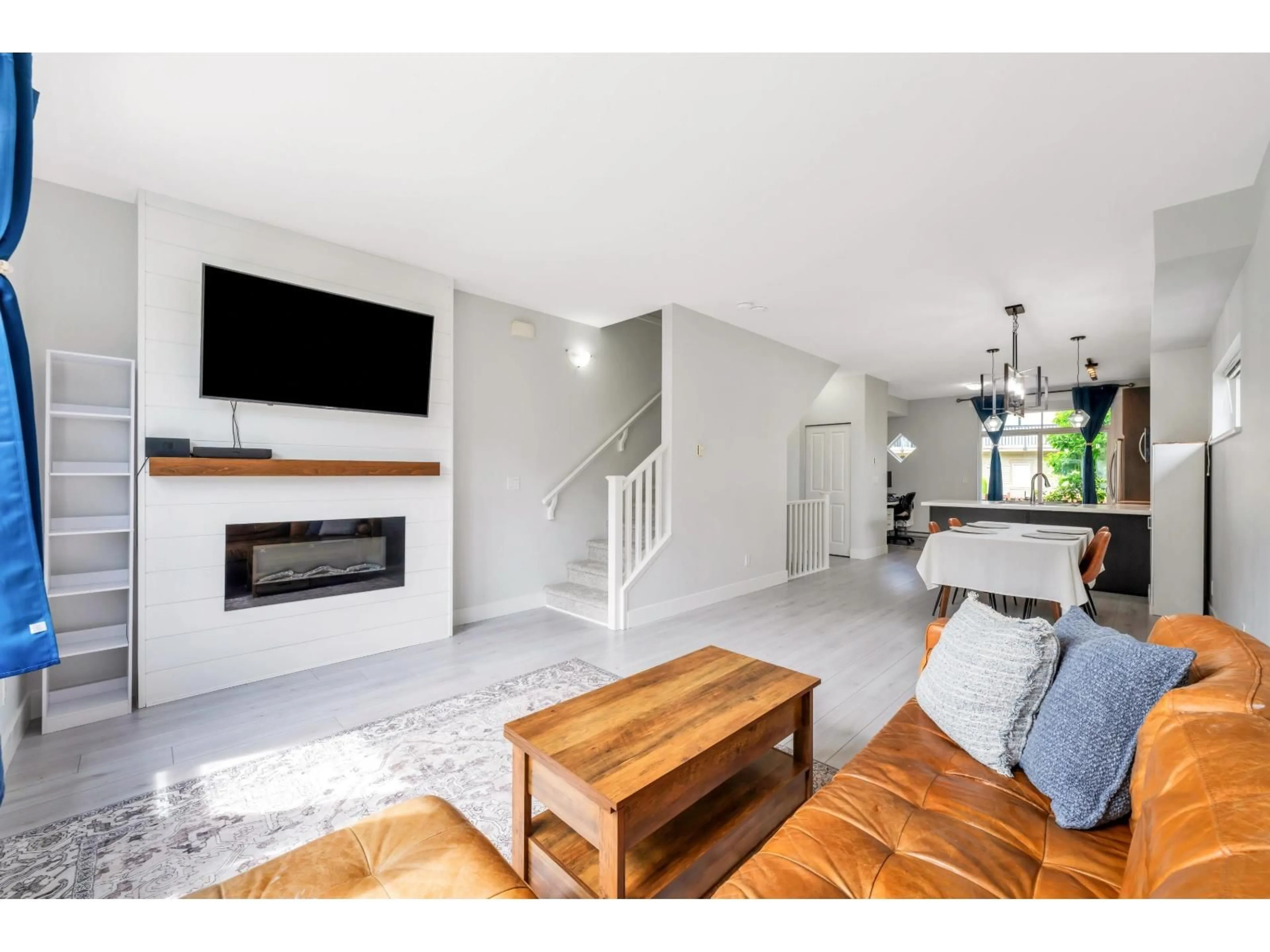 Living room with furniture, unknown for 121 - 19505 68A AVENUE, Surrey British Columbia V4N6K3