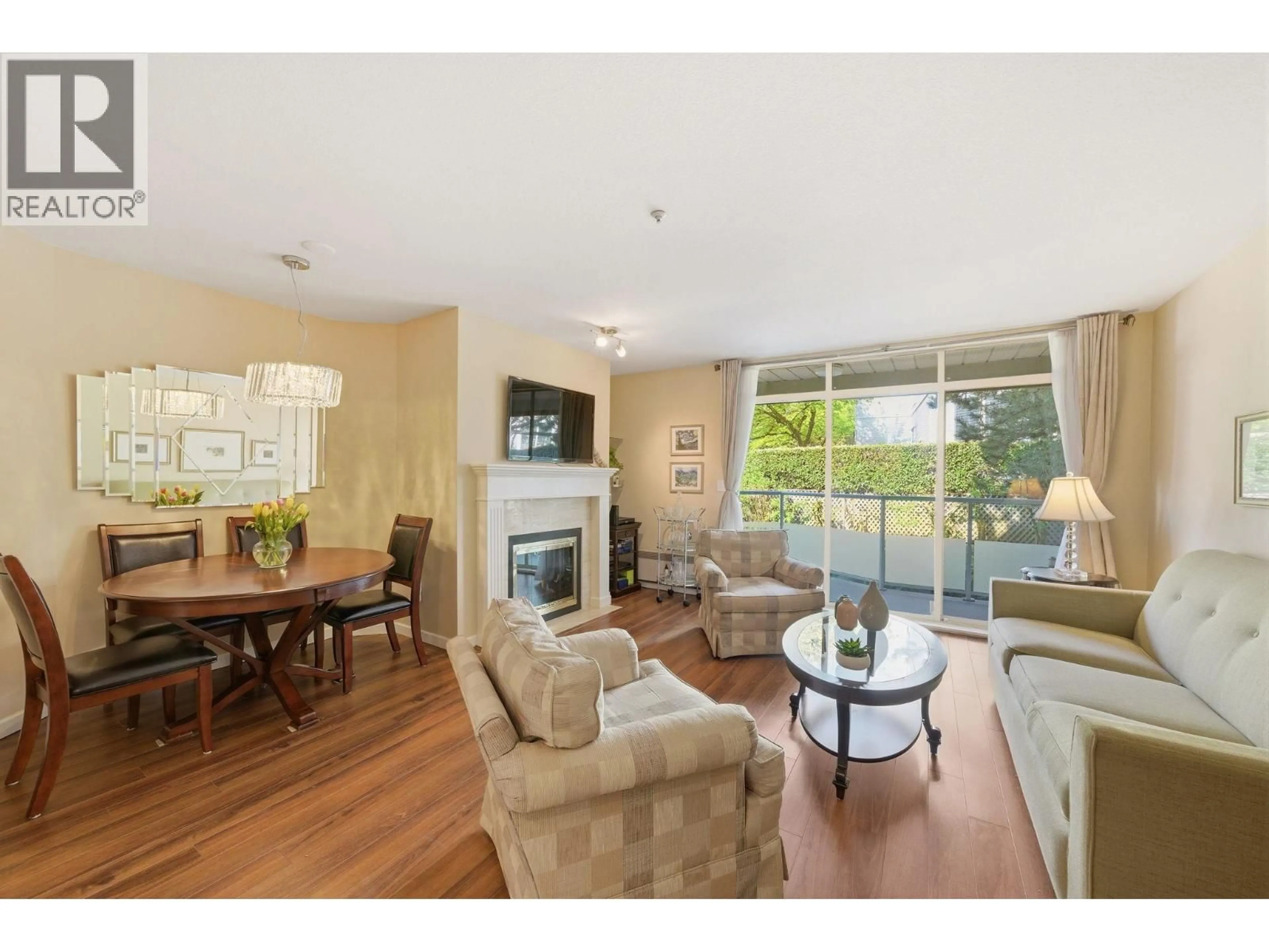 Living room with furniture, wood/laminate floor for 304 - 48 RICHMOND STREET, New Westminster British Columbia V3L5P4