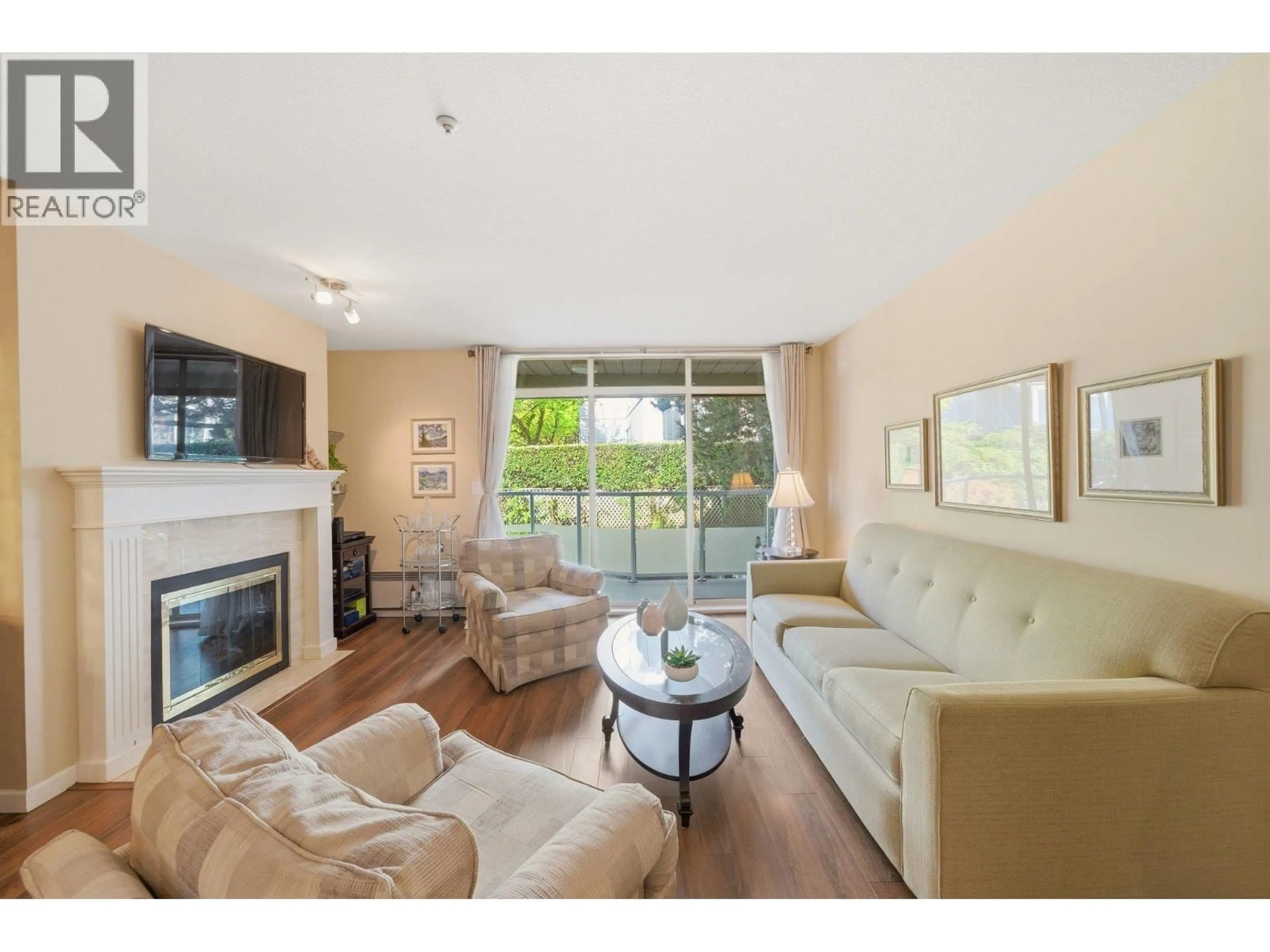 Living room with furniture, wood/laminate floor for 304 - 48 RICHMOND STREET, New Westminster British Columbia V3L5P4