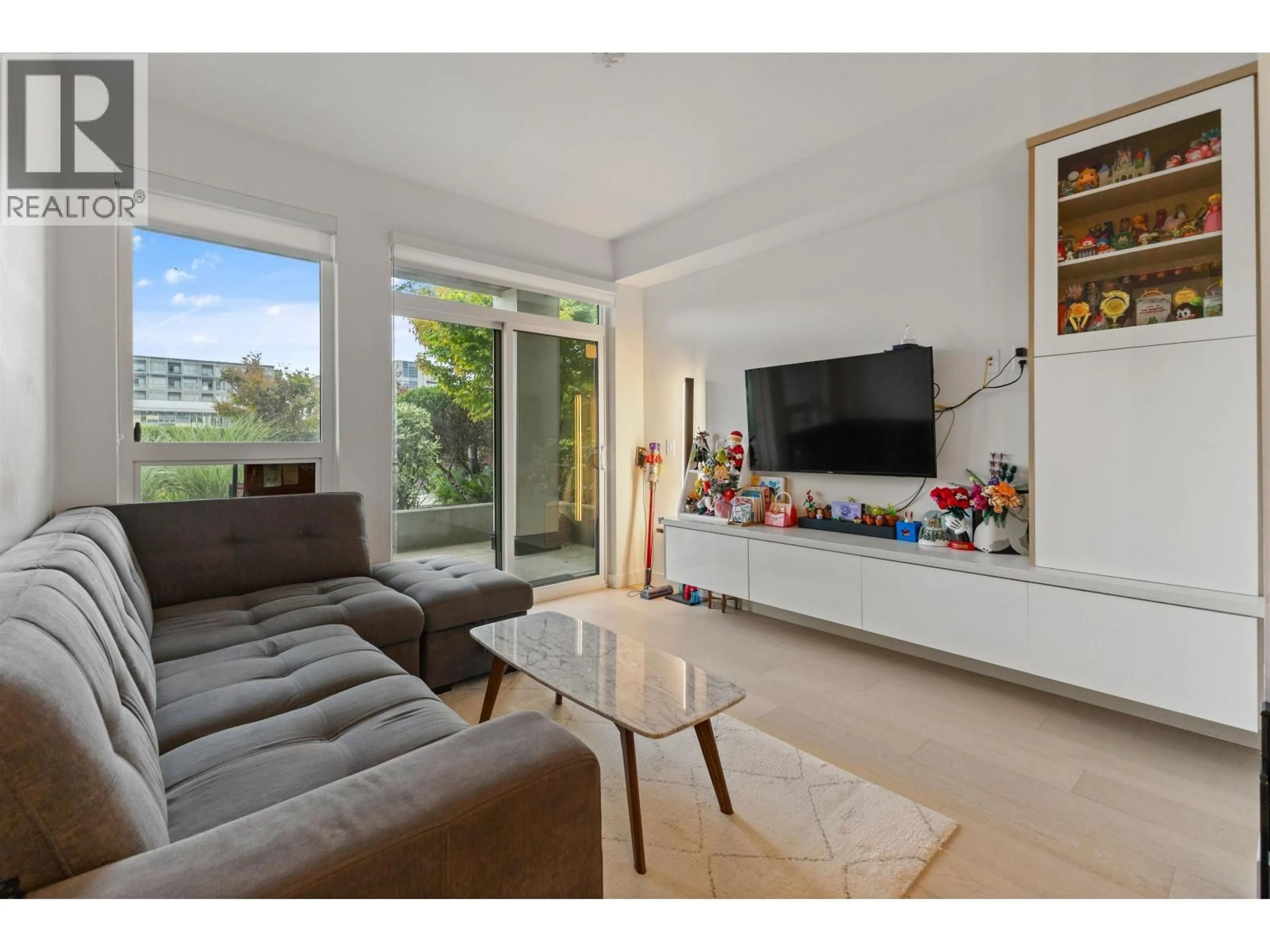 Living room with furniture, unknown for 117 - 4033 MAY DRIVE, Richmond British Columbia V6X0T3