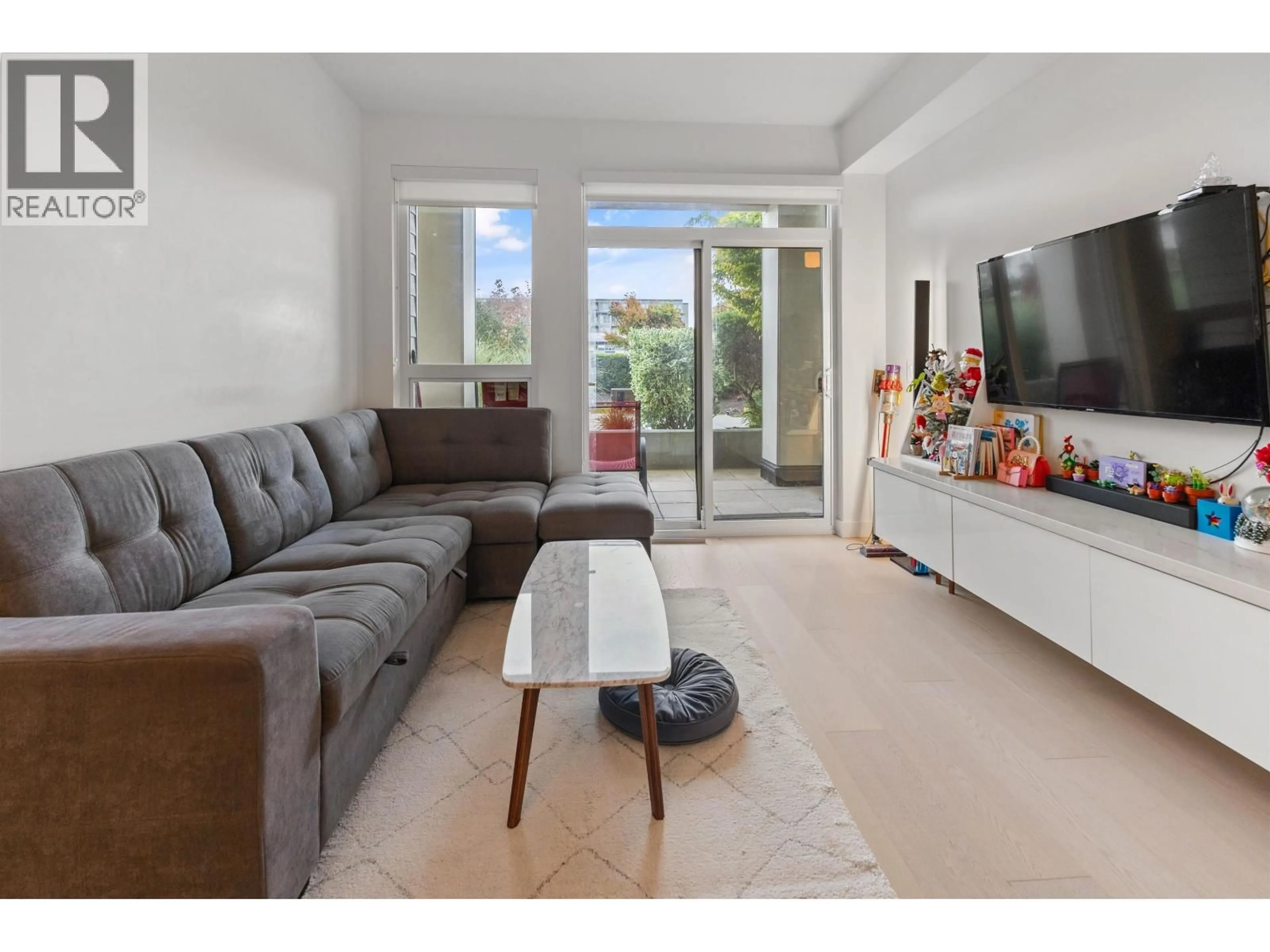 Living room with furniture, unknown for 117 - 4033 MAY DRIVE, Richmond British Columbia V6X0T3
