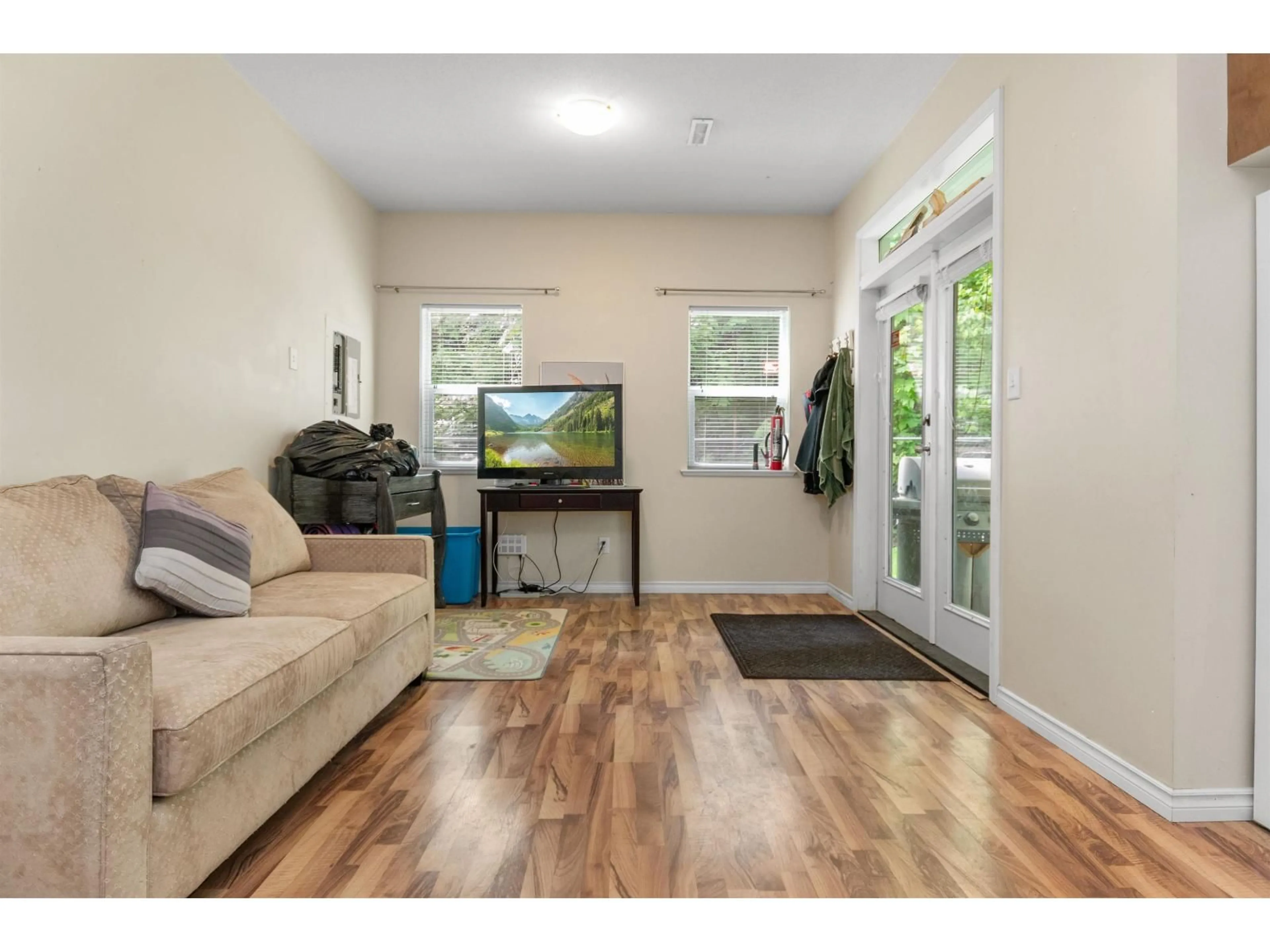 Indoor entryway for 1 - 1265 RYDER STREET, Hope British Columbia V0X1L4