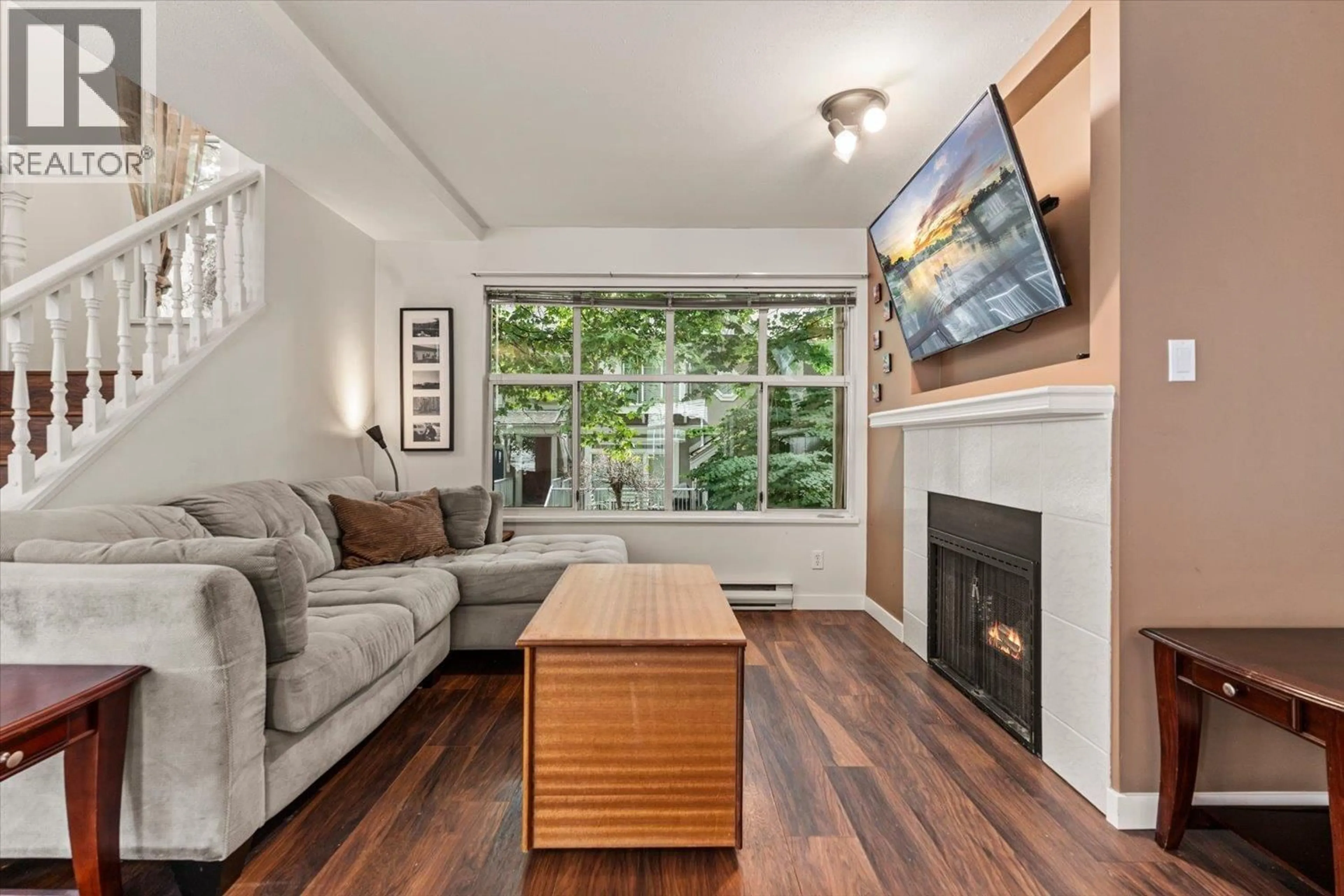 Living room with furniture, wood/laminate floor for 51 - 2450 HAWTHORNE AVENUE, Port Coquitlam British Columbia V3C6B3