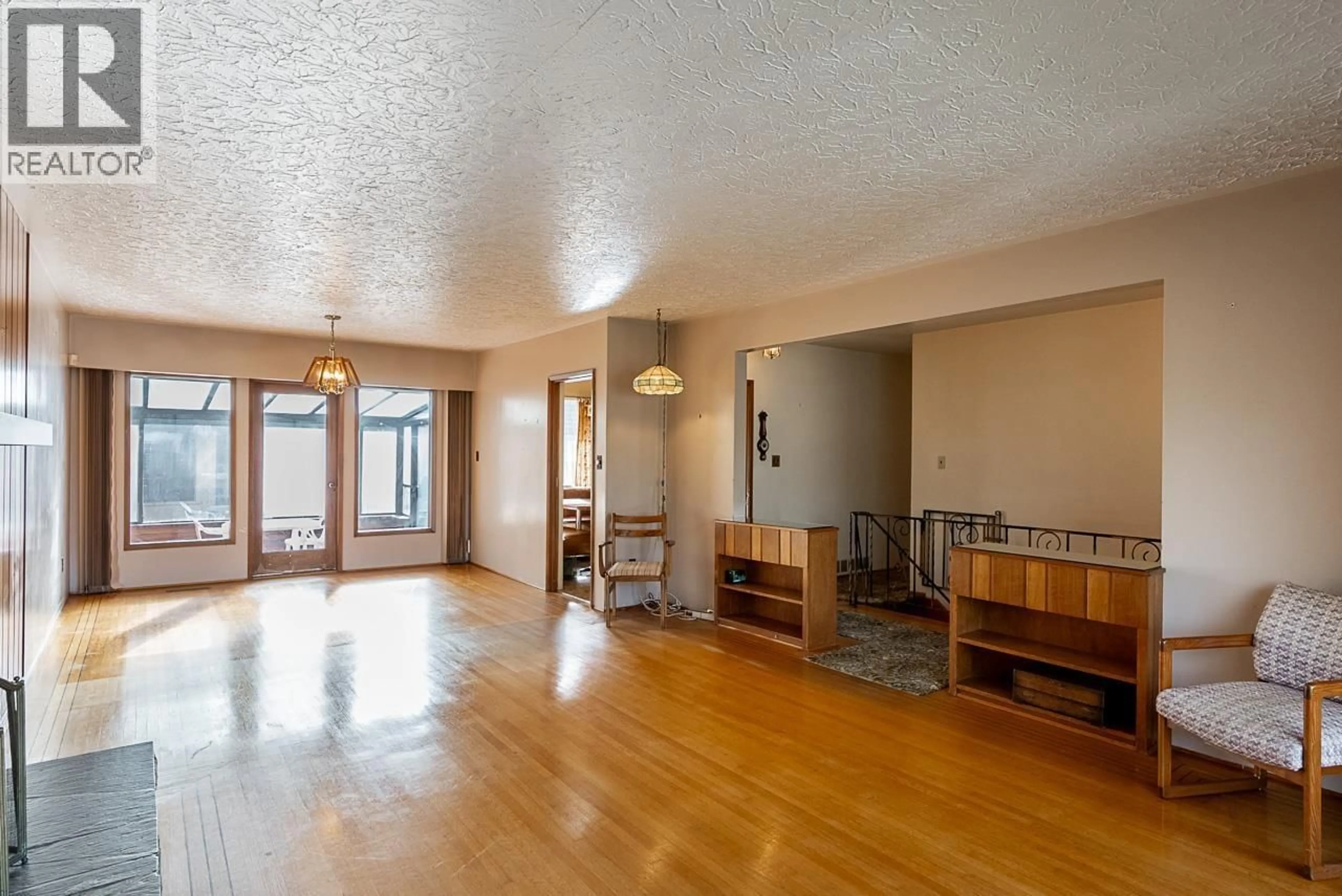 Indoor foyer for 5240 EAST BOULEVARD, Vancouver British Columbia V6M3V1