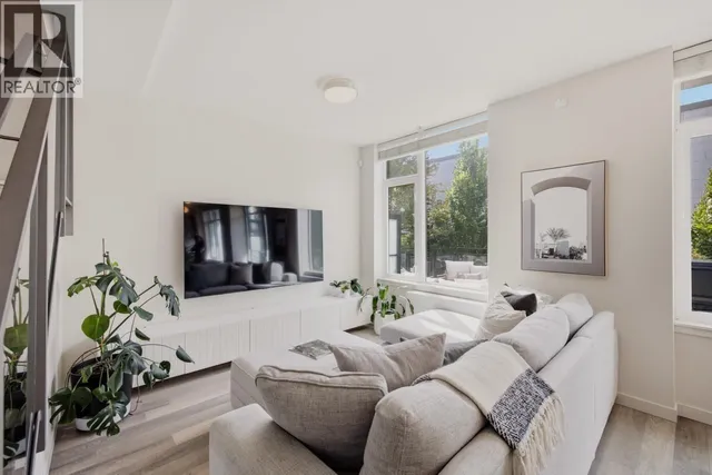 1018 AUCKLAND STREET, New Westminster 3