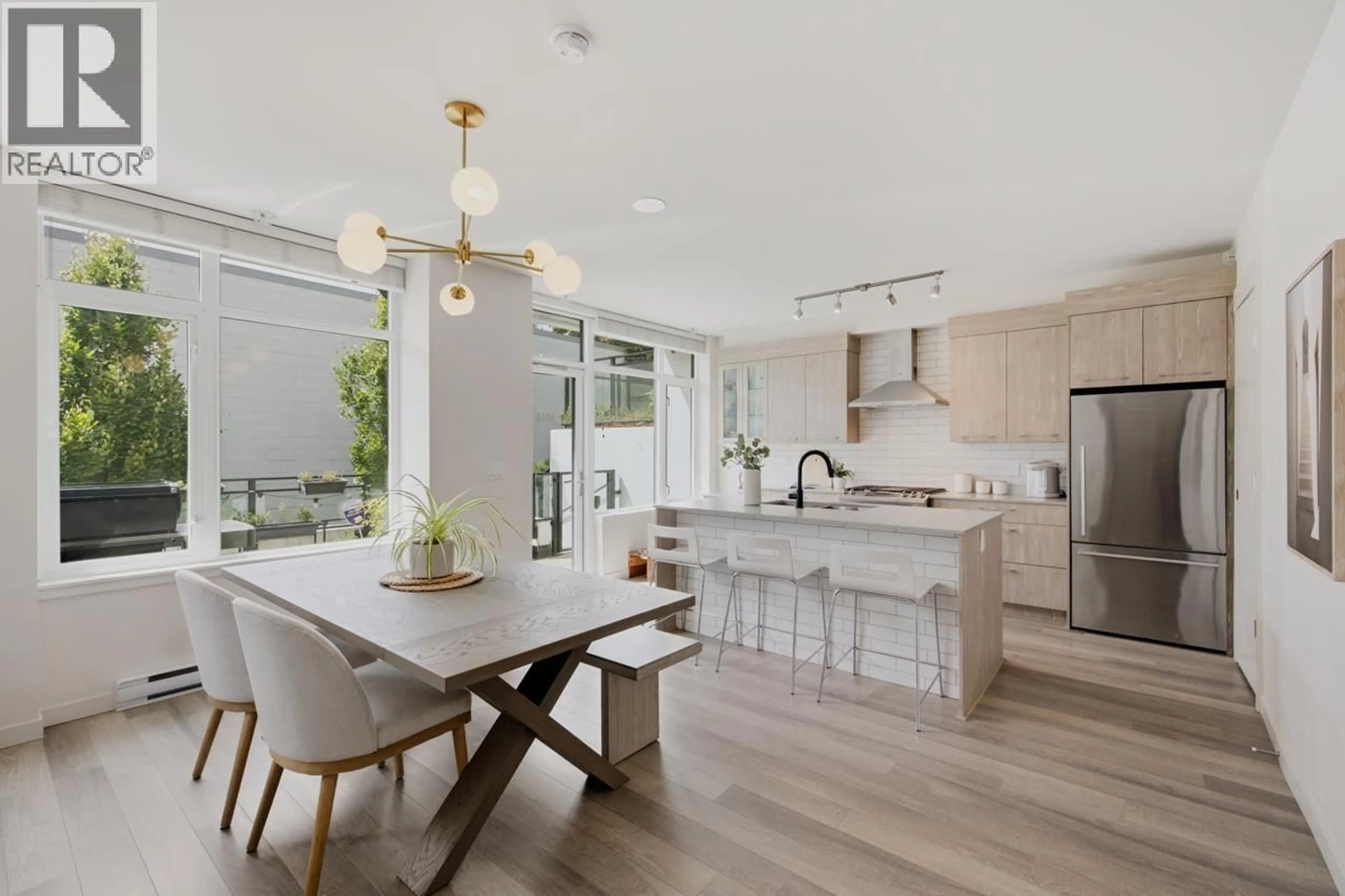 Open concept kitchen, unknown for 1018 AUCKLAND STREET, New Westminster British Columbia V3M0M3