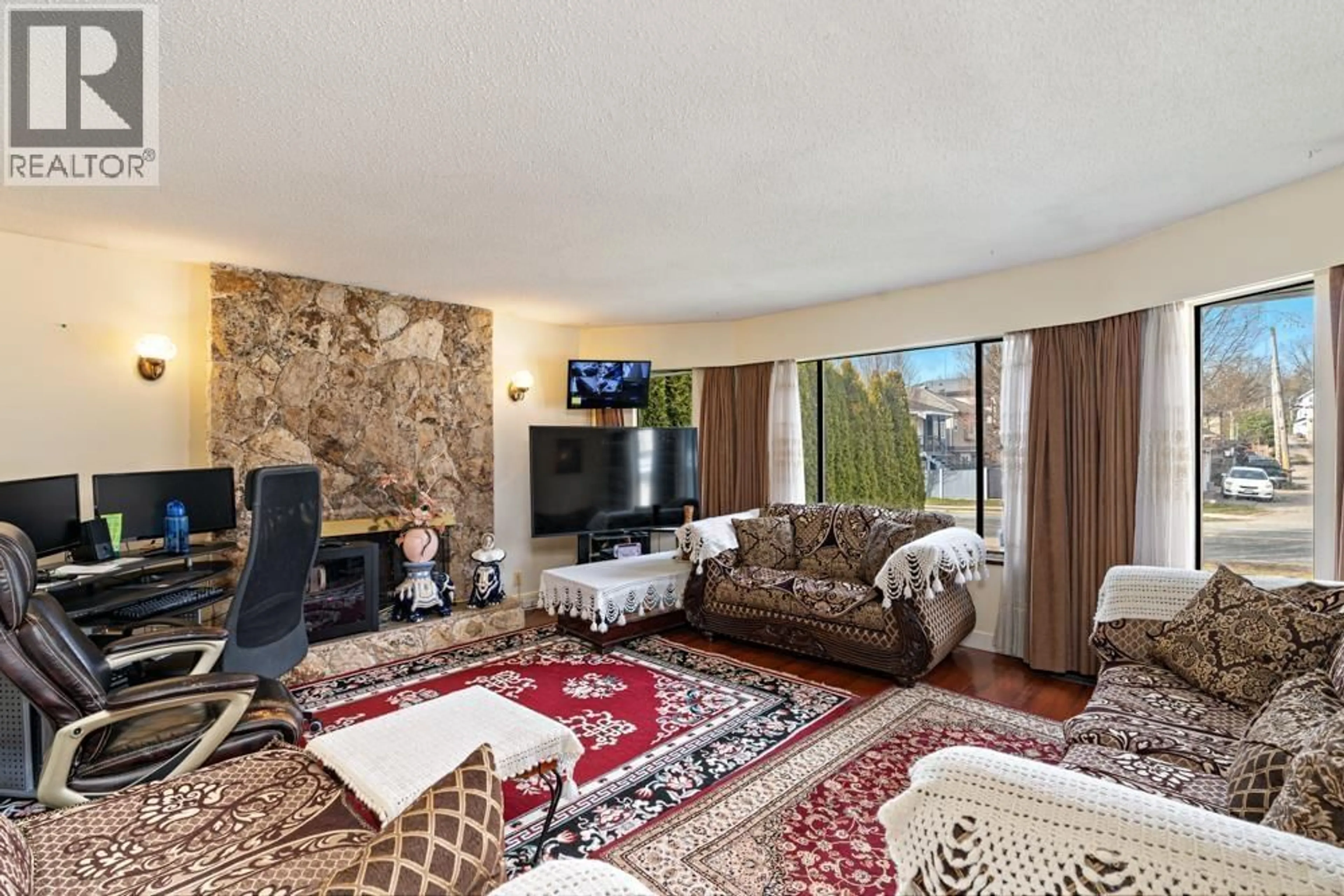 Living room with furniture, carpet floor for 328 49TH AVENUE, Vancouver British Columbia V5W2G6
