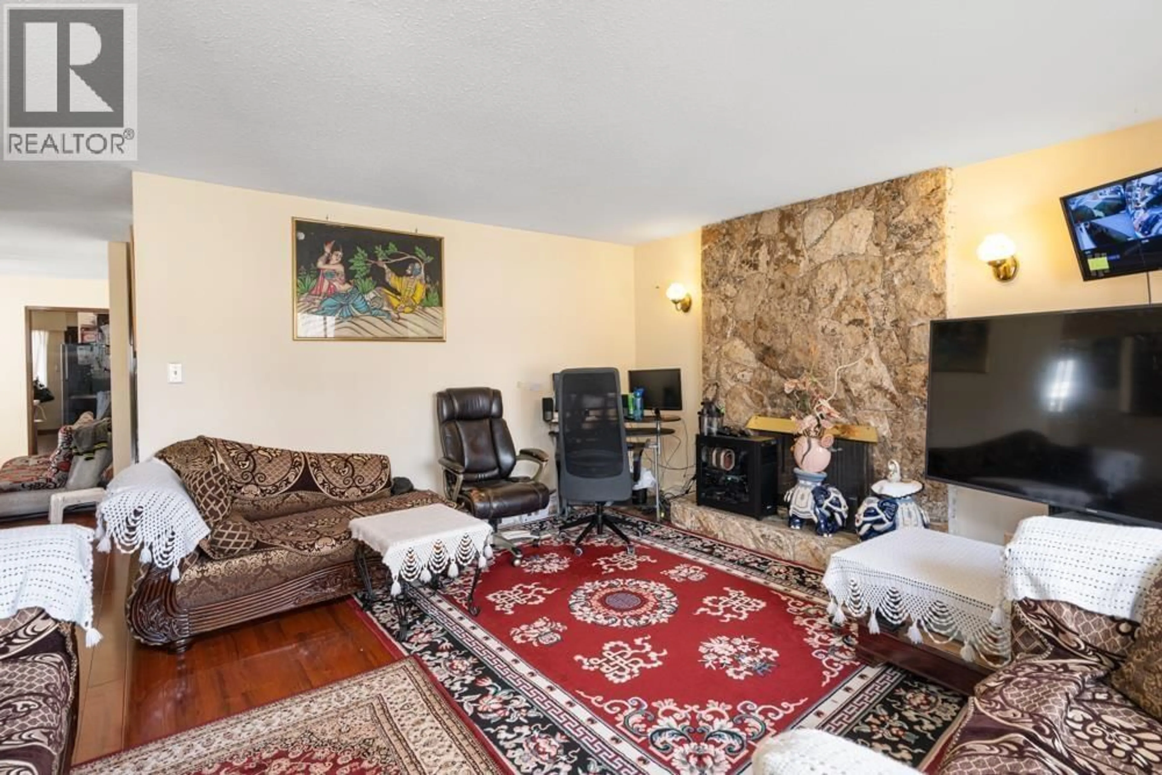 Living room with furniture, unknown for 328 49TH AVENUE, Vancouver British Columbia V5W2G6