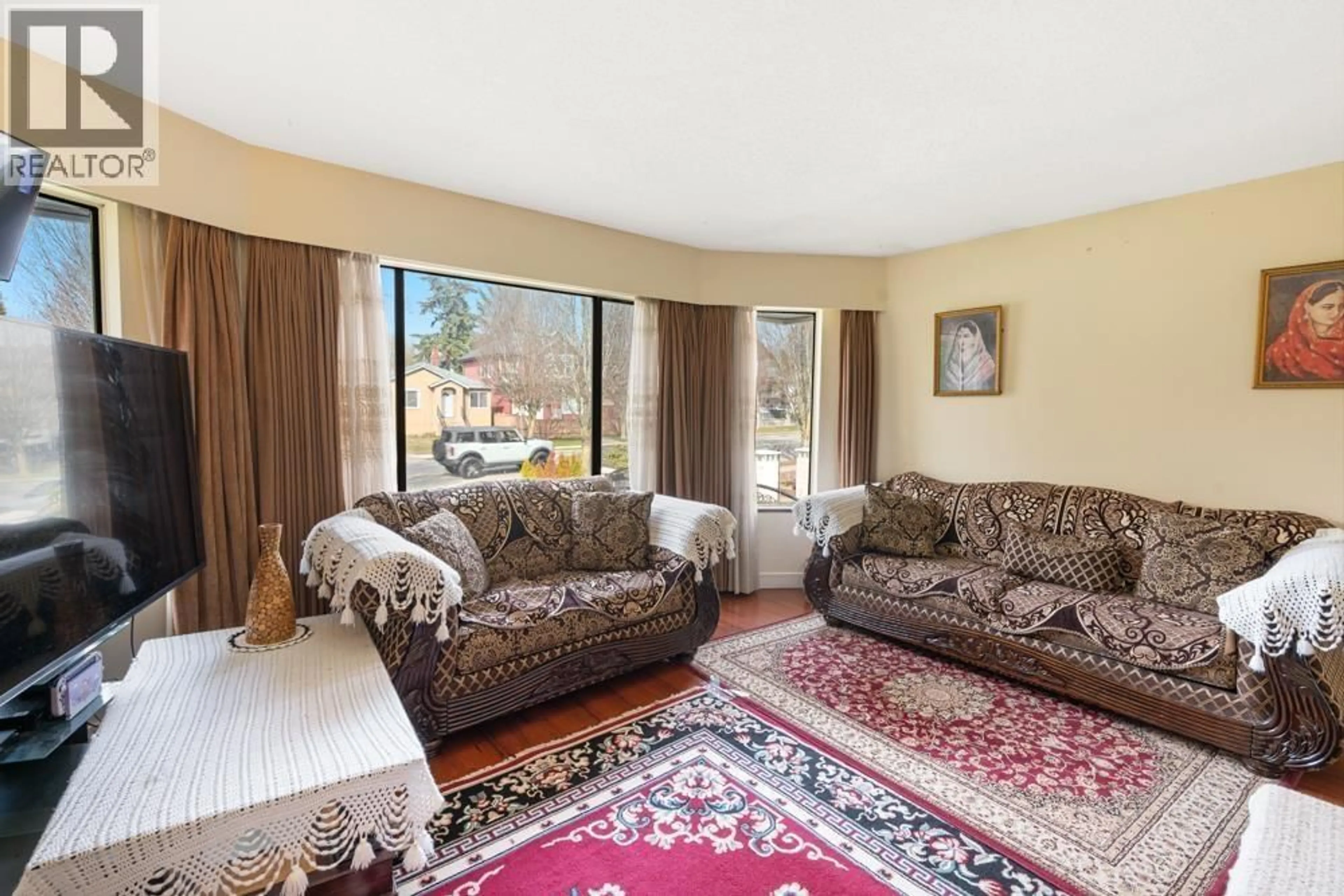 Living room with furniture, carpet floor for 328 49TH AVENUE, Vancouver British Columbia V5W2G6