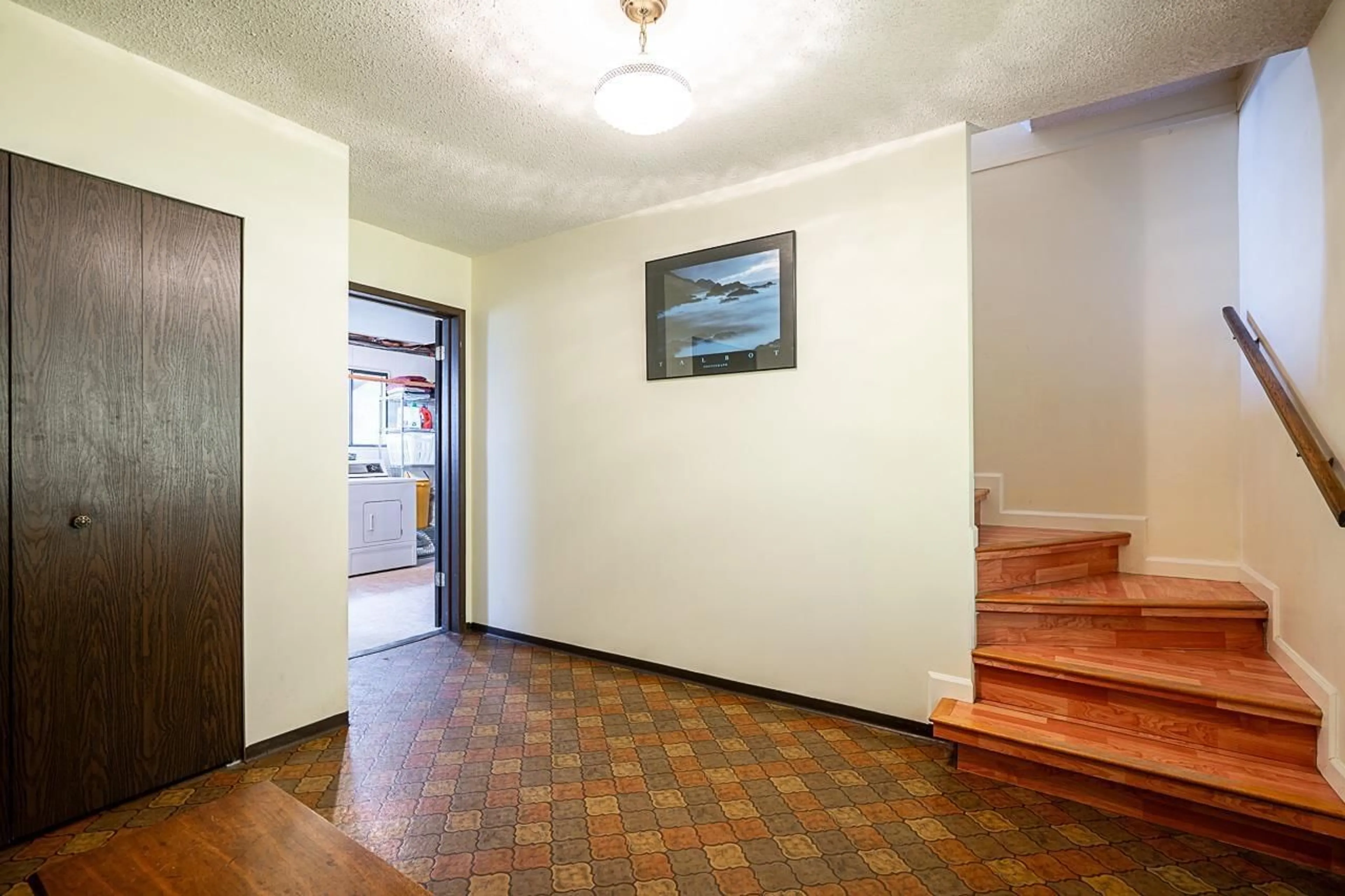Indoor foyer for 11132 PITMAN PLACE, Delta British Columbia V4C7K7