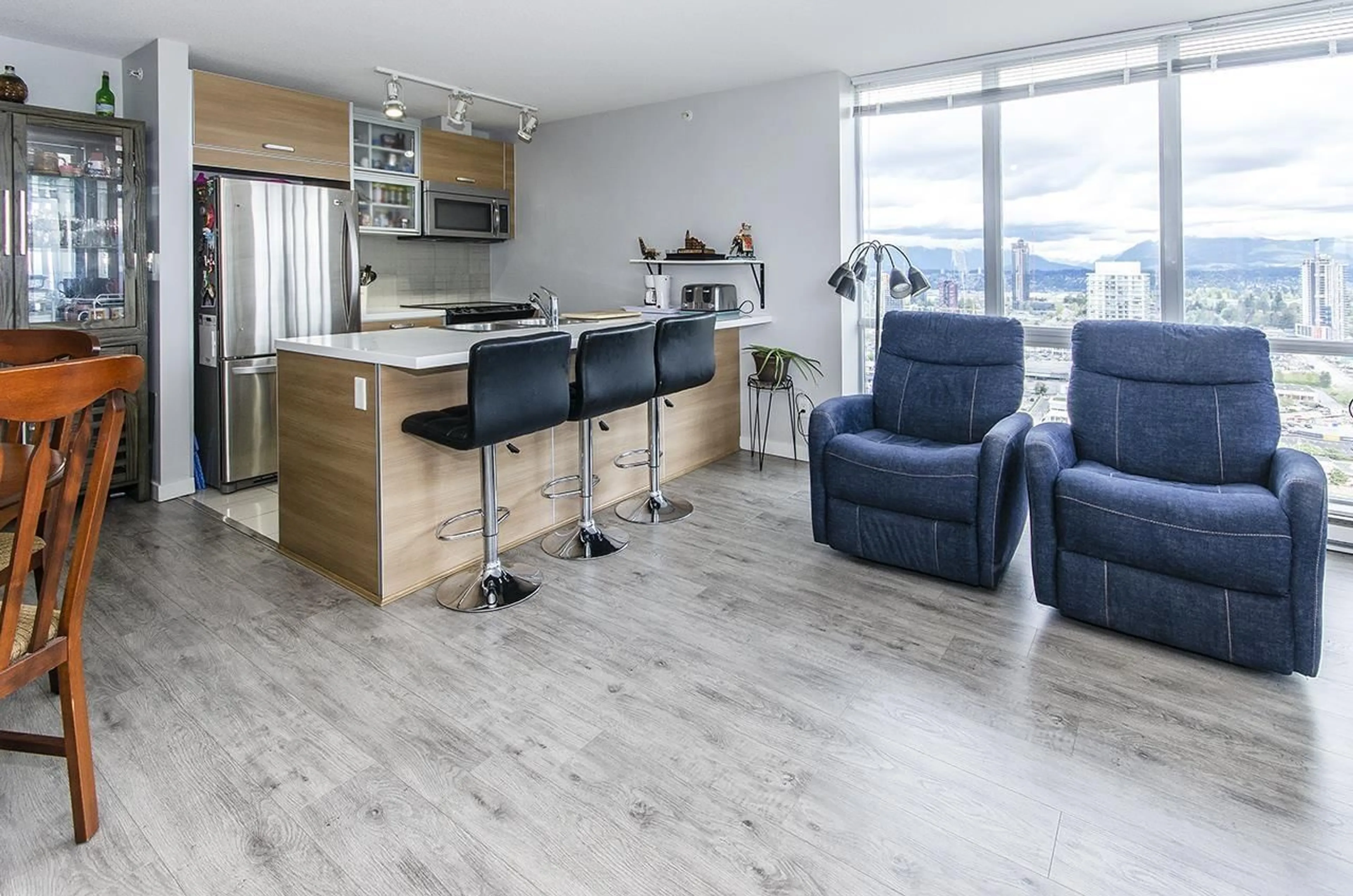 Open concept kitchen, wood/laminate floor for 3407 - 13688 100 AVENUE, Surrey British Columbia V3T0G5