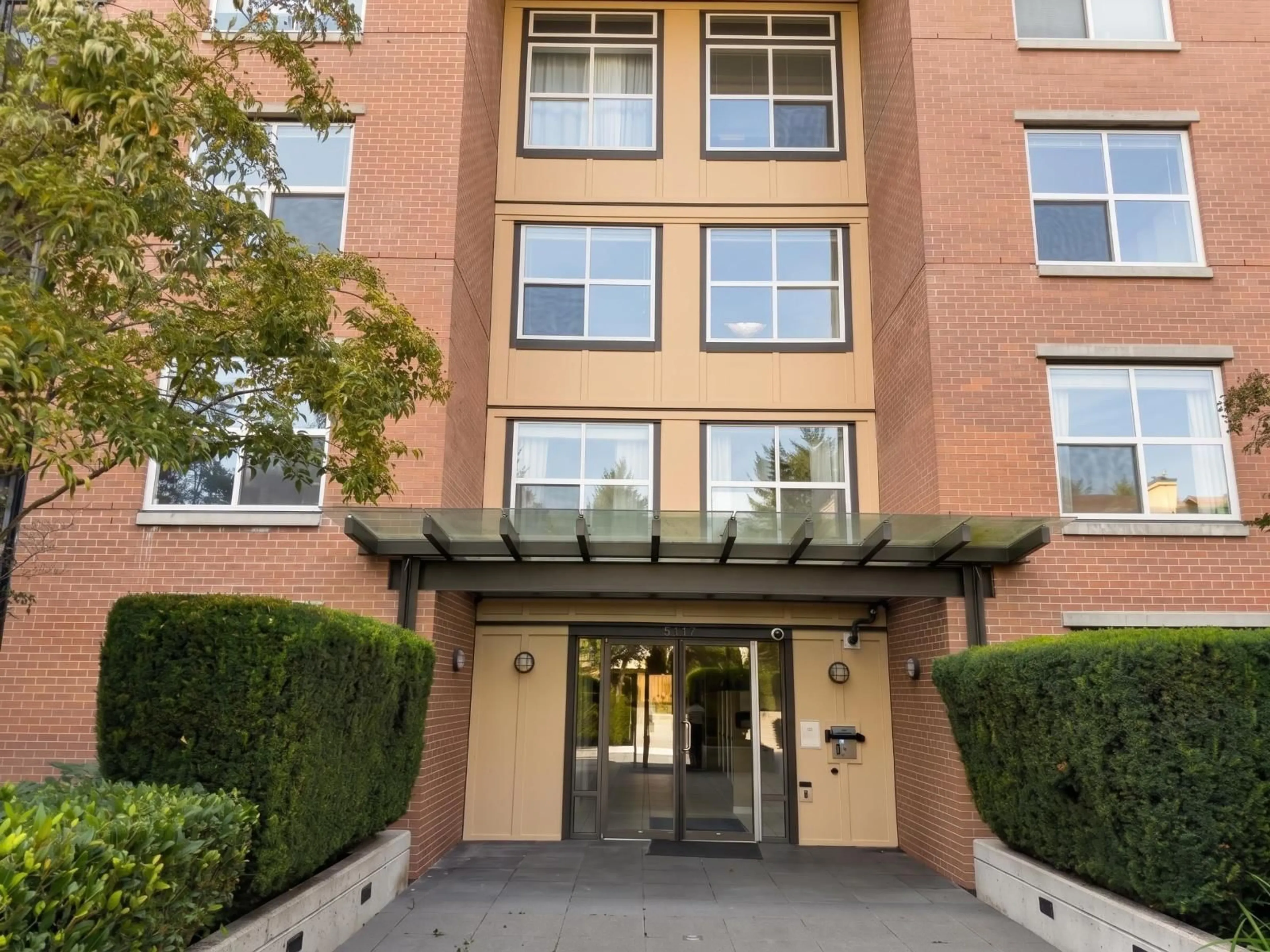Indoor foyer for 115 - 10707 139 STREET, Surrey British Columbia V3T0B2