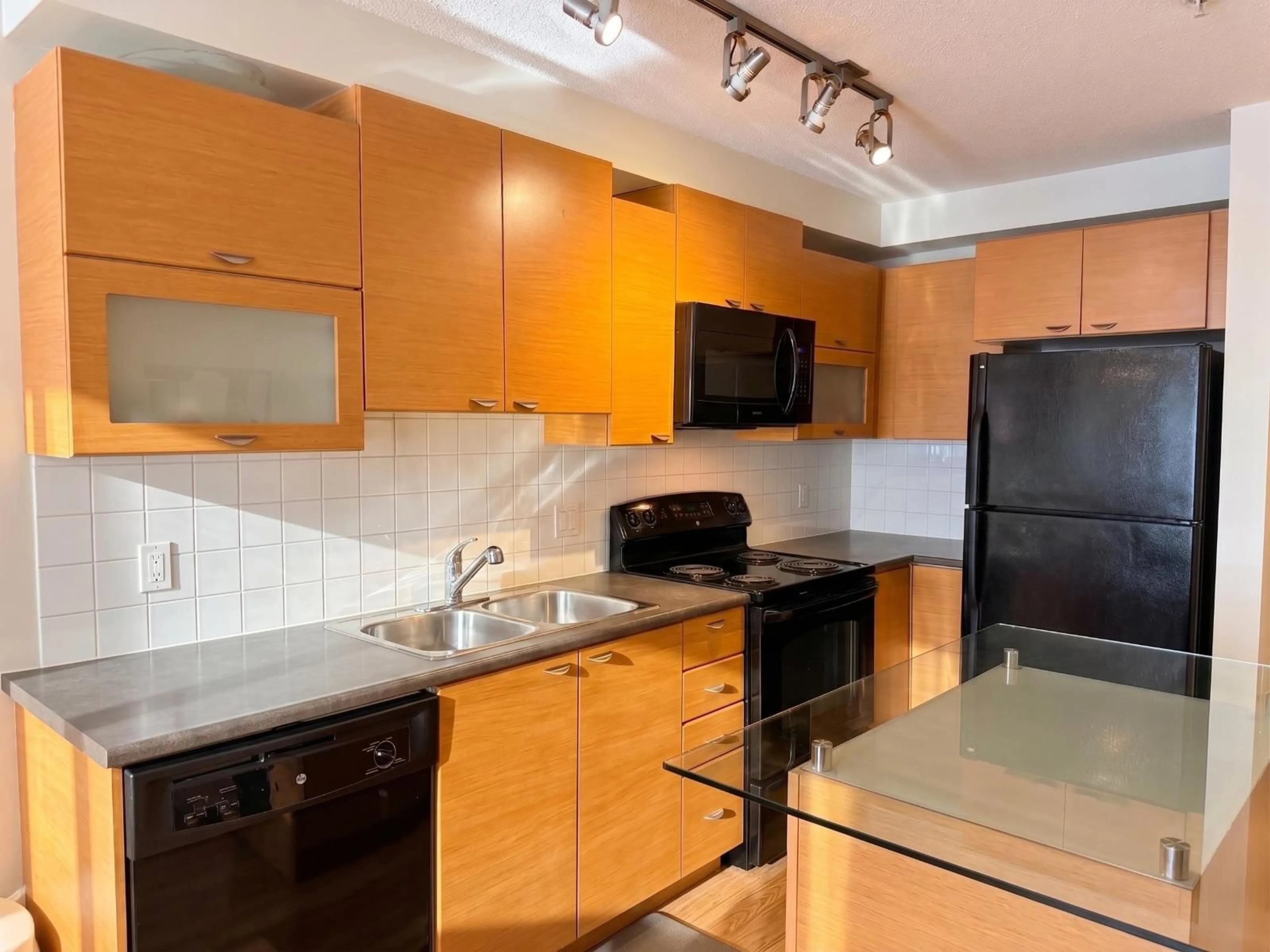 Standard kitchen, unknown for 115 - 10707 139 STREET, Surrey British Columbia V3T0B2