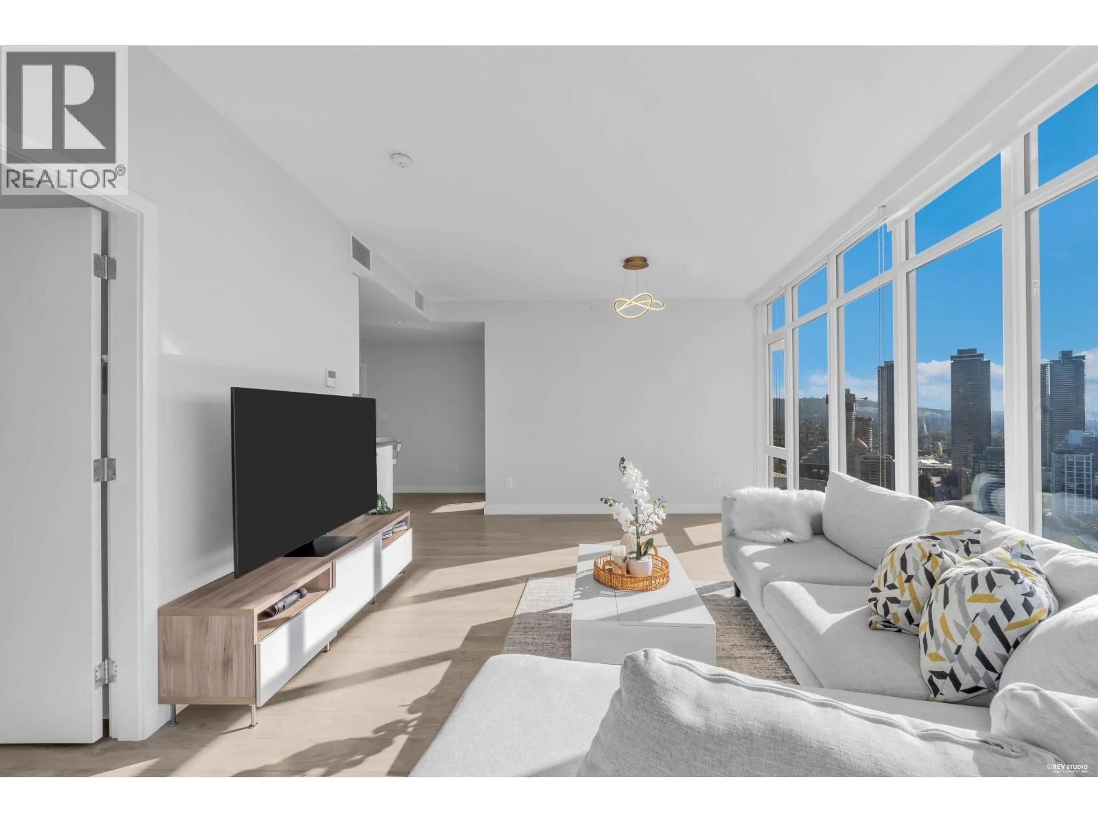 Living room with furniture, unknown for 3802 - 1788 GILMORE AVENUE, Burnaby British Columbia V5C0L5