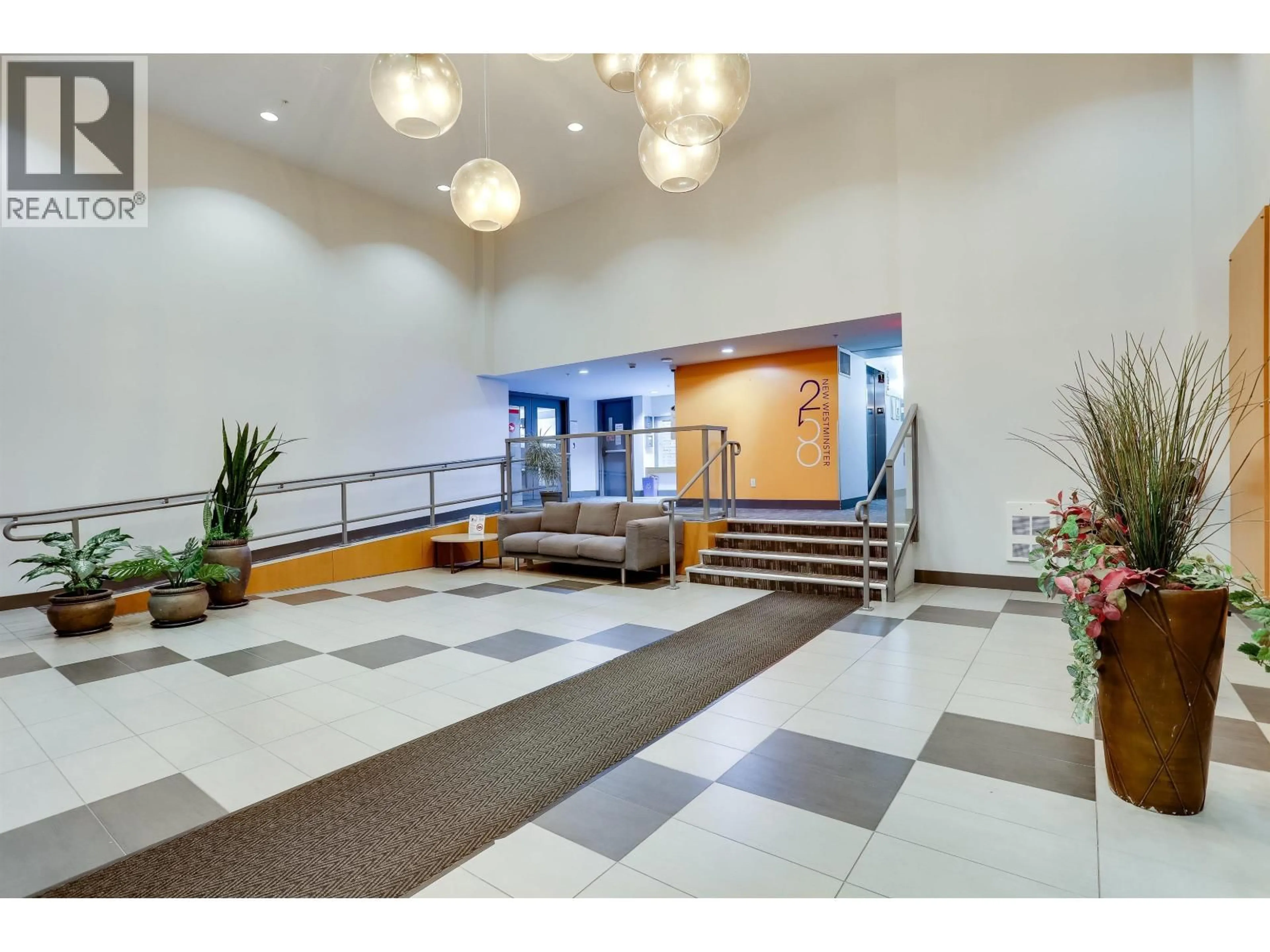 Indoor foyer for 801 - 258 SIXTH STREET, New Westminster British Columbia V3L0G6