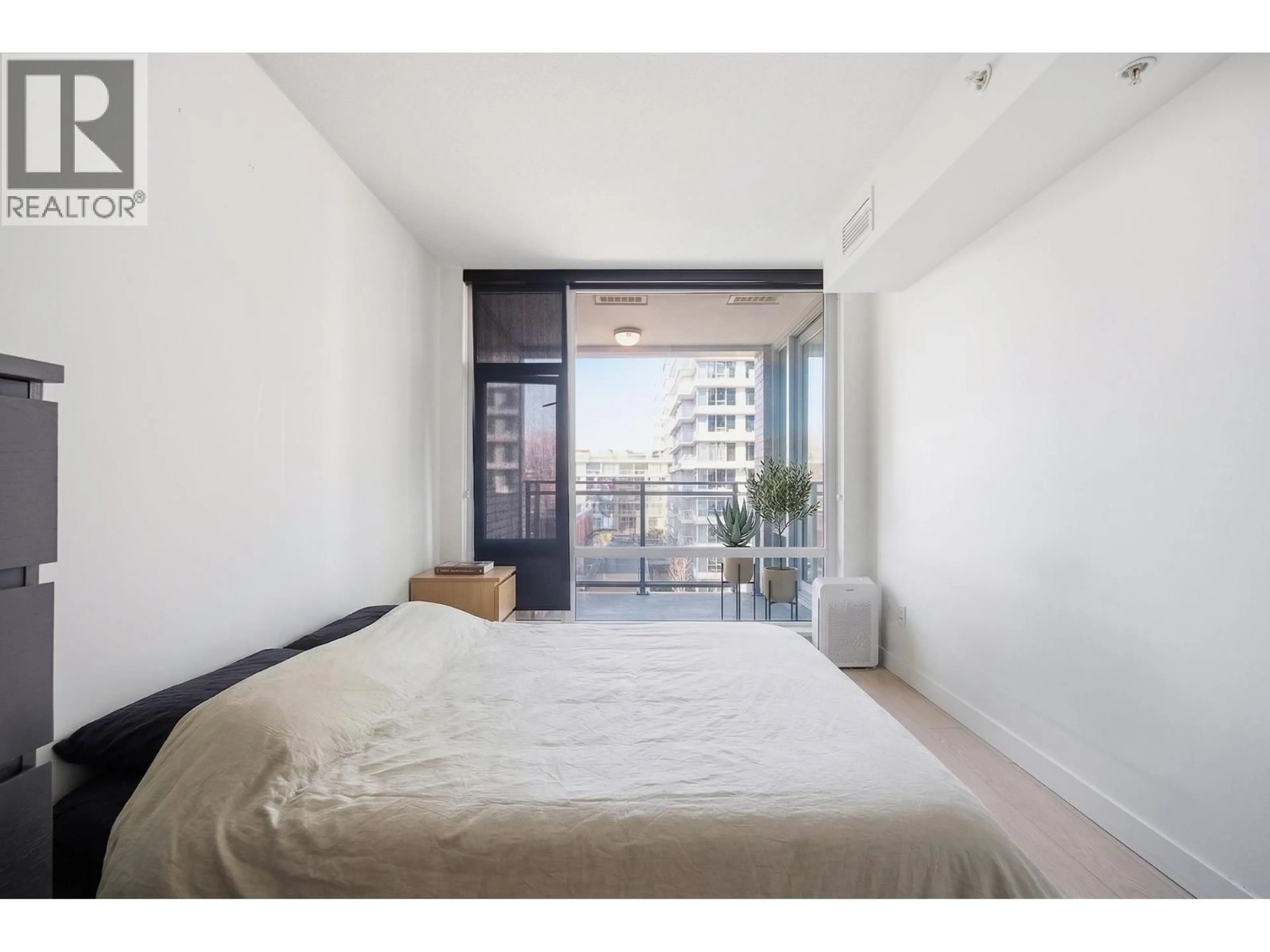 Bedroom with bed, unknown for 912 - 8800 HAZELBRIDGE WAY, Richmond British Columbia V6X0S3