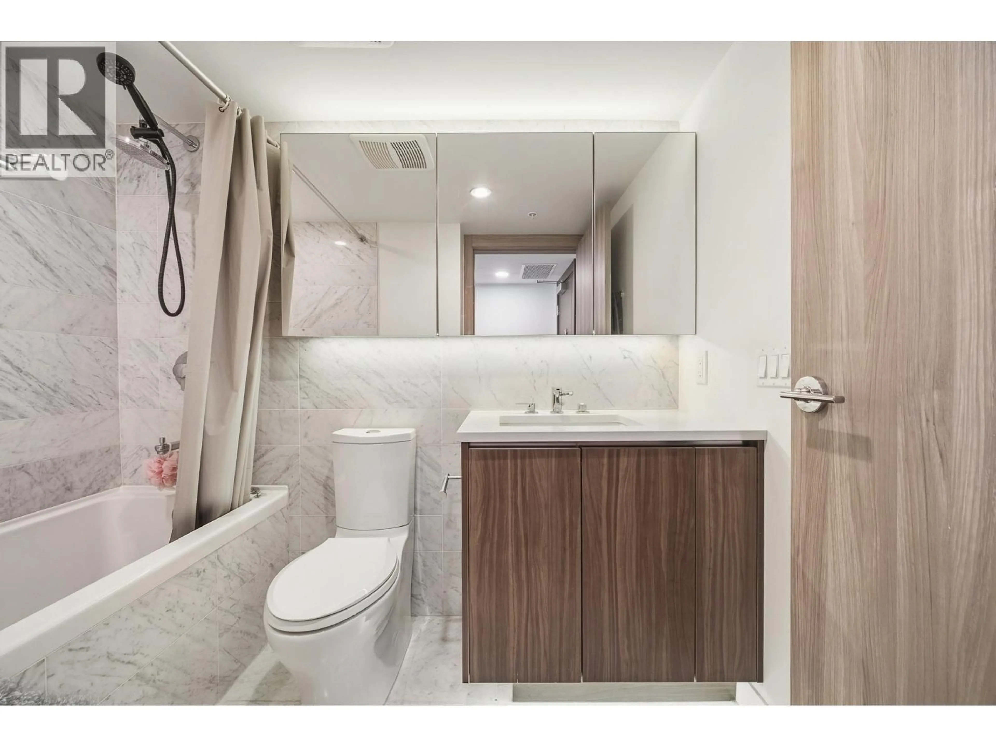 Standard bathroom, ceramic/tile floor for 912 - 8800 HAZELBRIDGE WAY, Richmond British Columbia V6X0S3