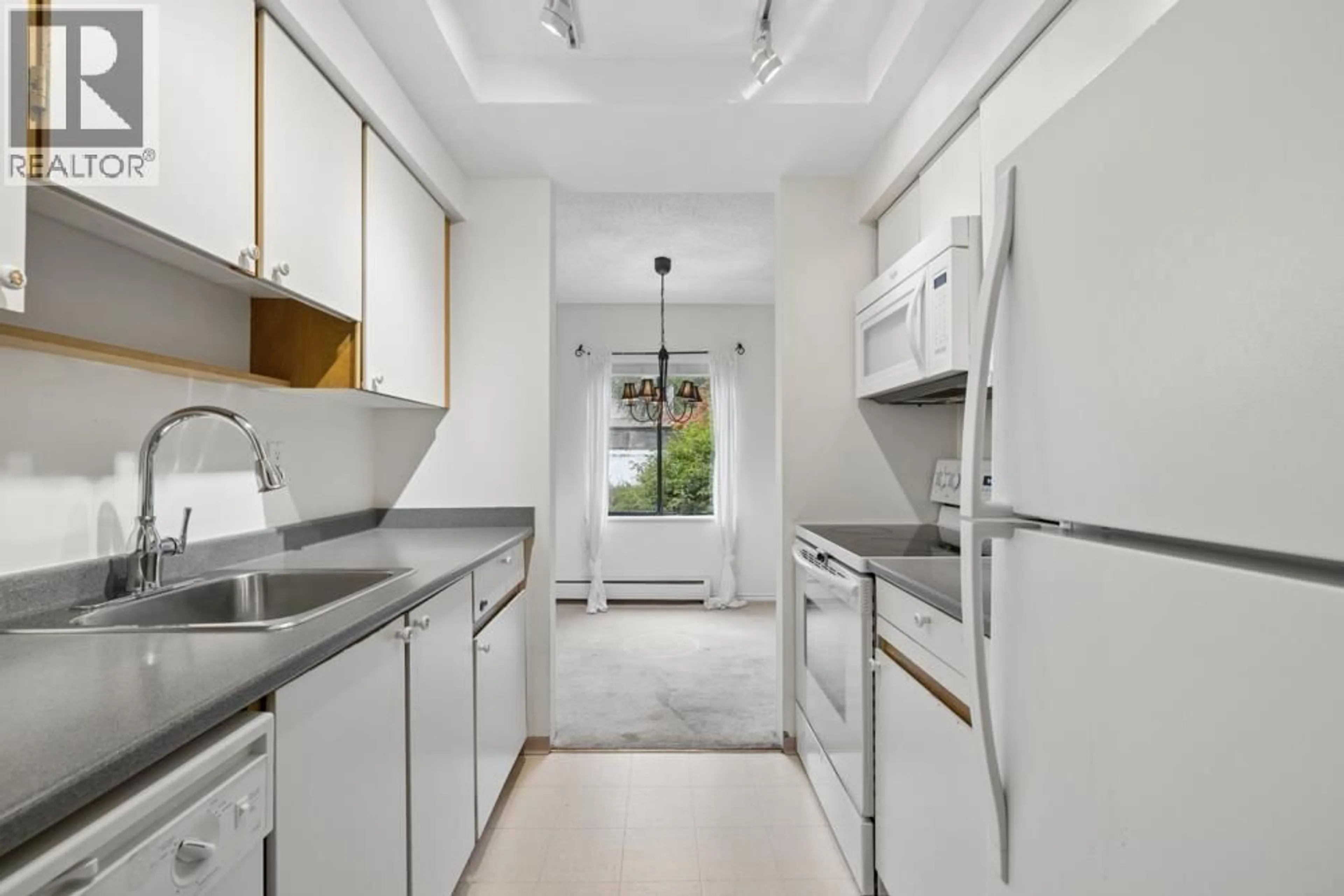 Standard kitchen, unknown for 203 - 1177 HOWIE AVENUE, Coquitlam British Columbia V3J1T9