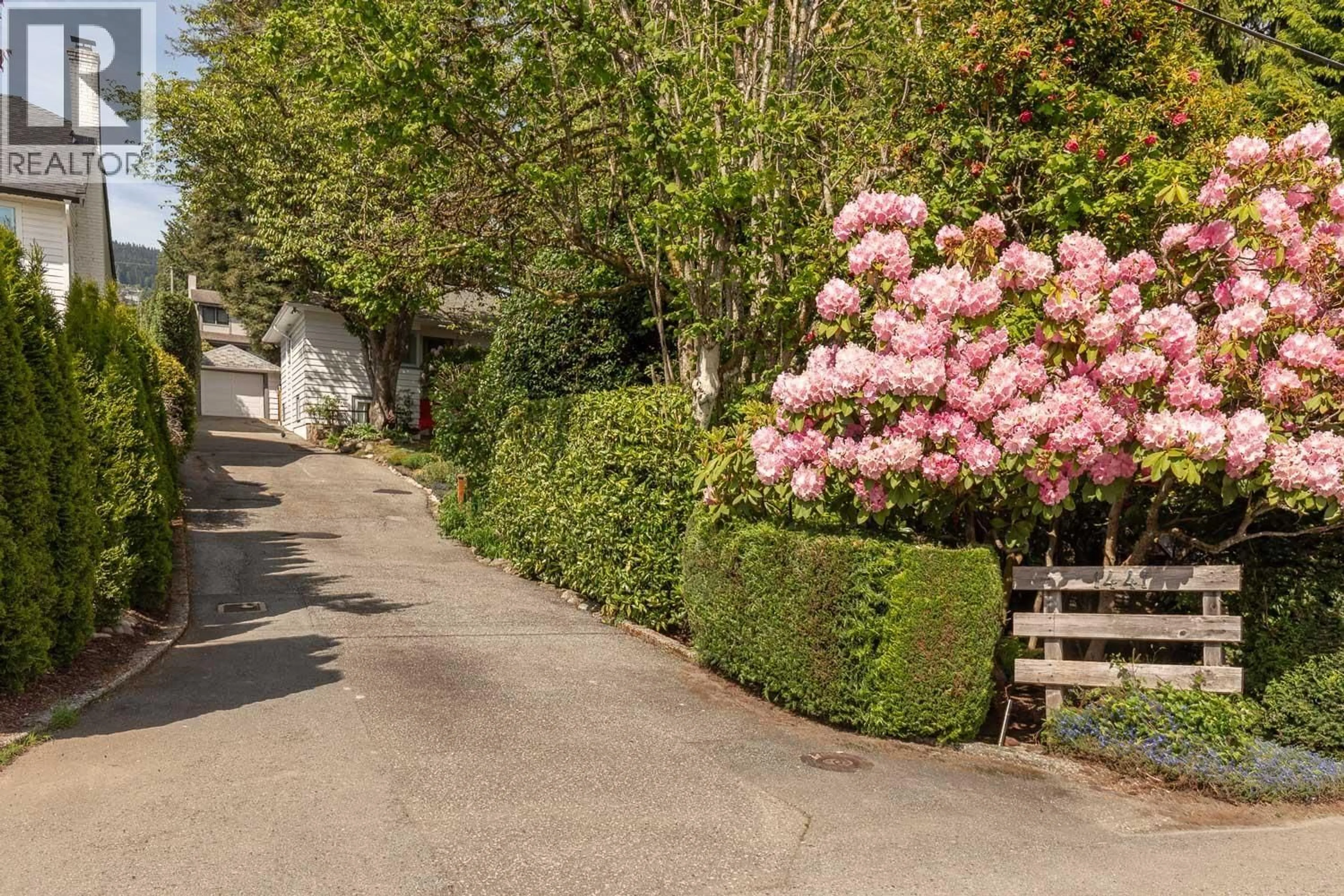 A pic from outside/outdoor area/front of a property/back of a property/a pic from drone, street for 1441 HAYWOOD AVENUE, West Vancouver British Columbia V7T1V5
