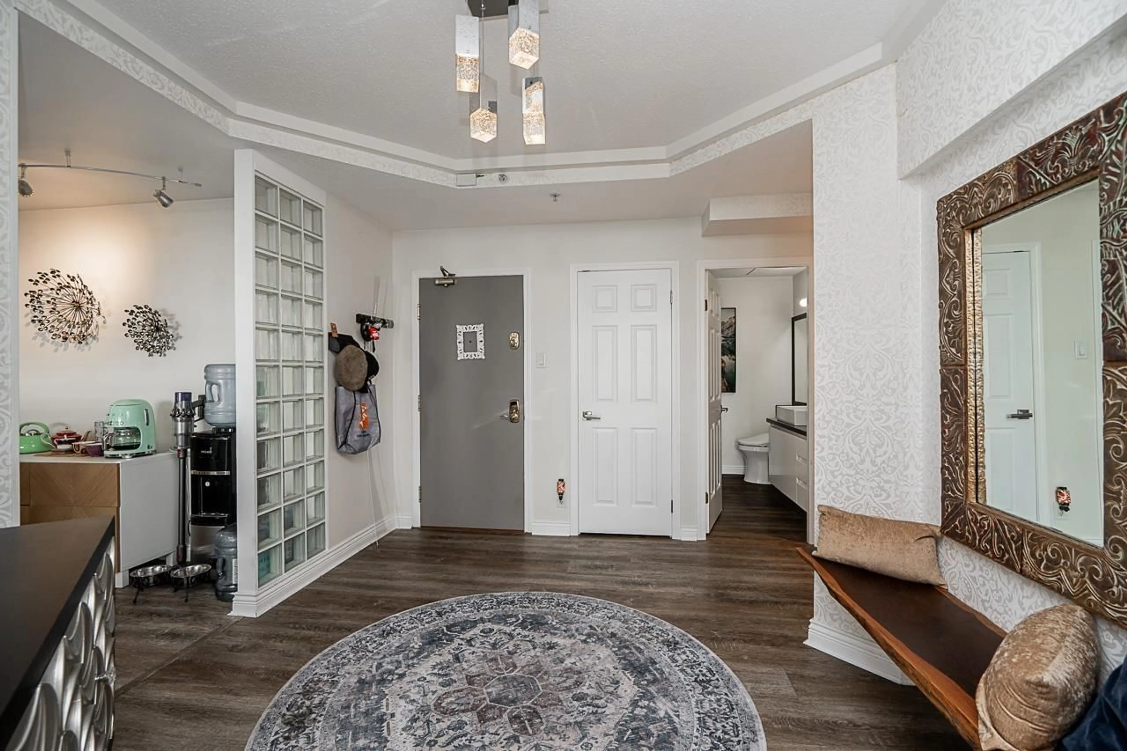 Indoor entryway for 2304 - 10082 148 STREET, Surrey British Columbia V3R0S3