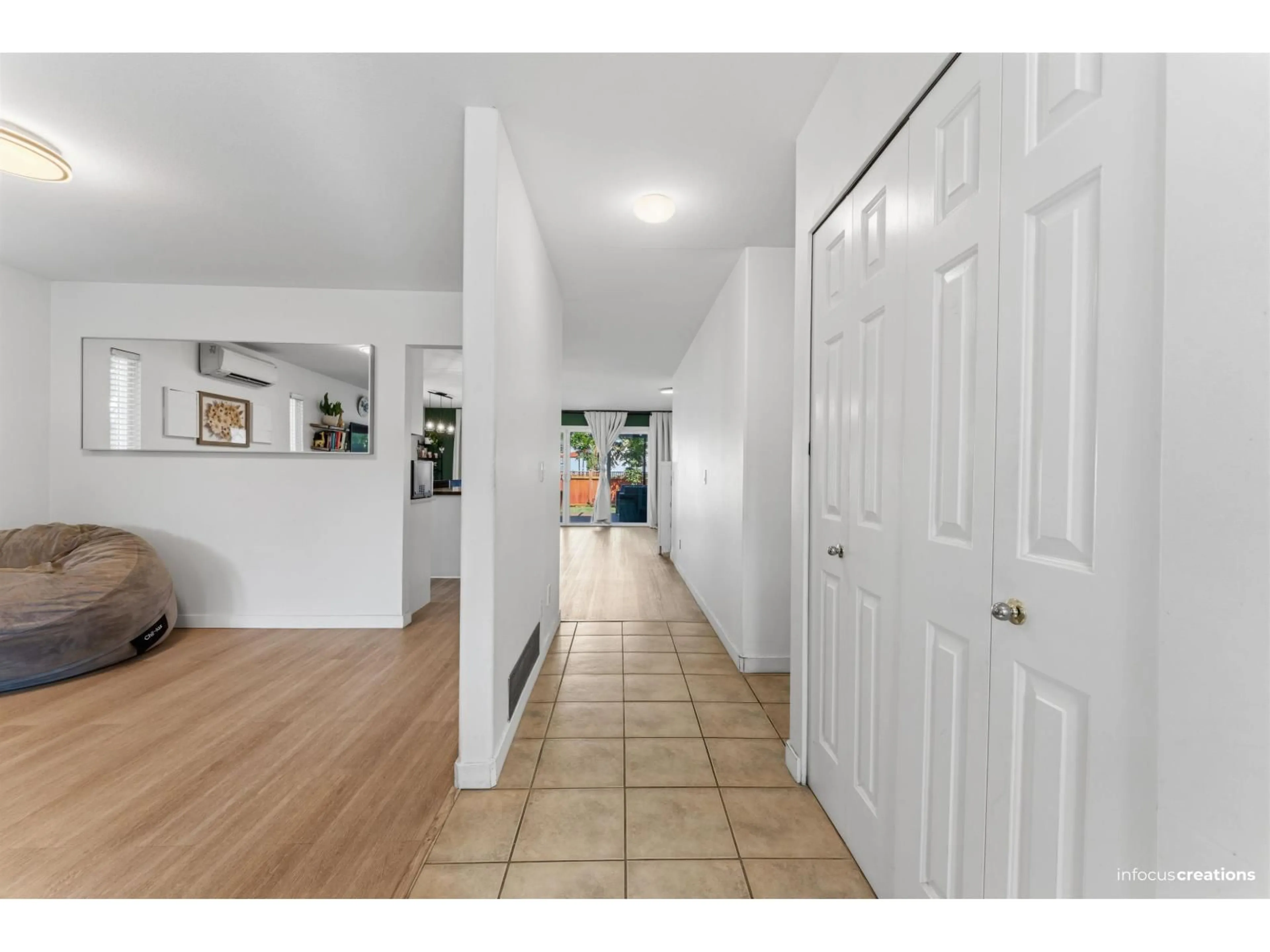 Indoor entryway for 10306 167 STREET, Surrey British Columbia V4N1Z2