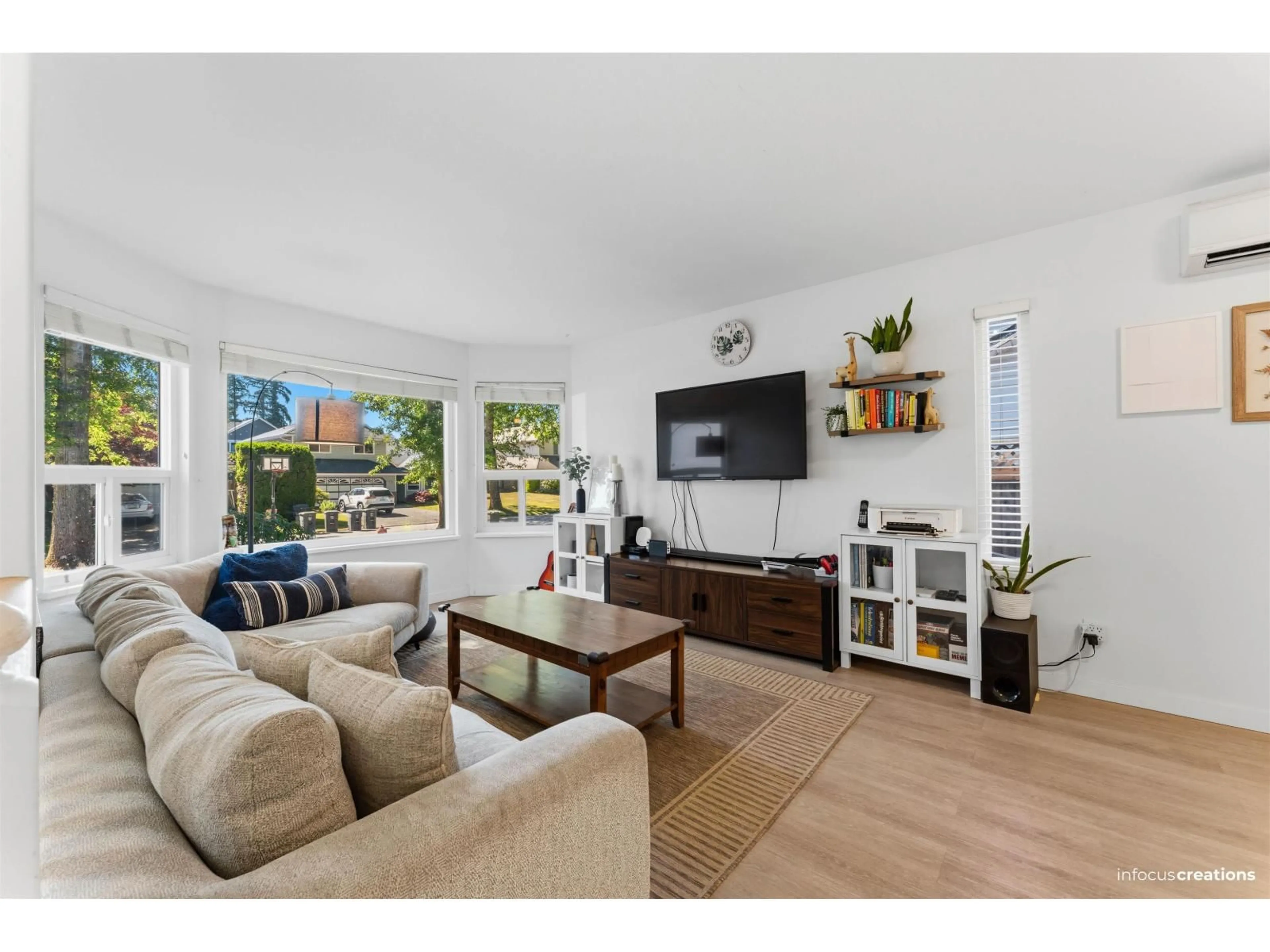 Living room with furniture, wood/laminate floor for 10306 167 STREET, Surrey British Columbia V4N1Z2