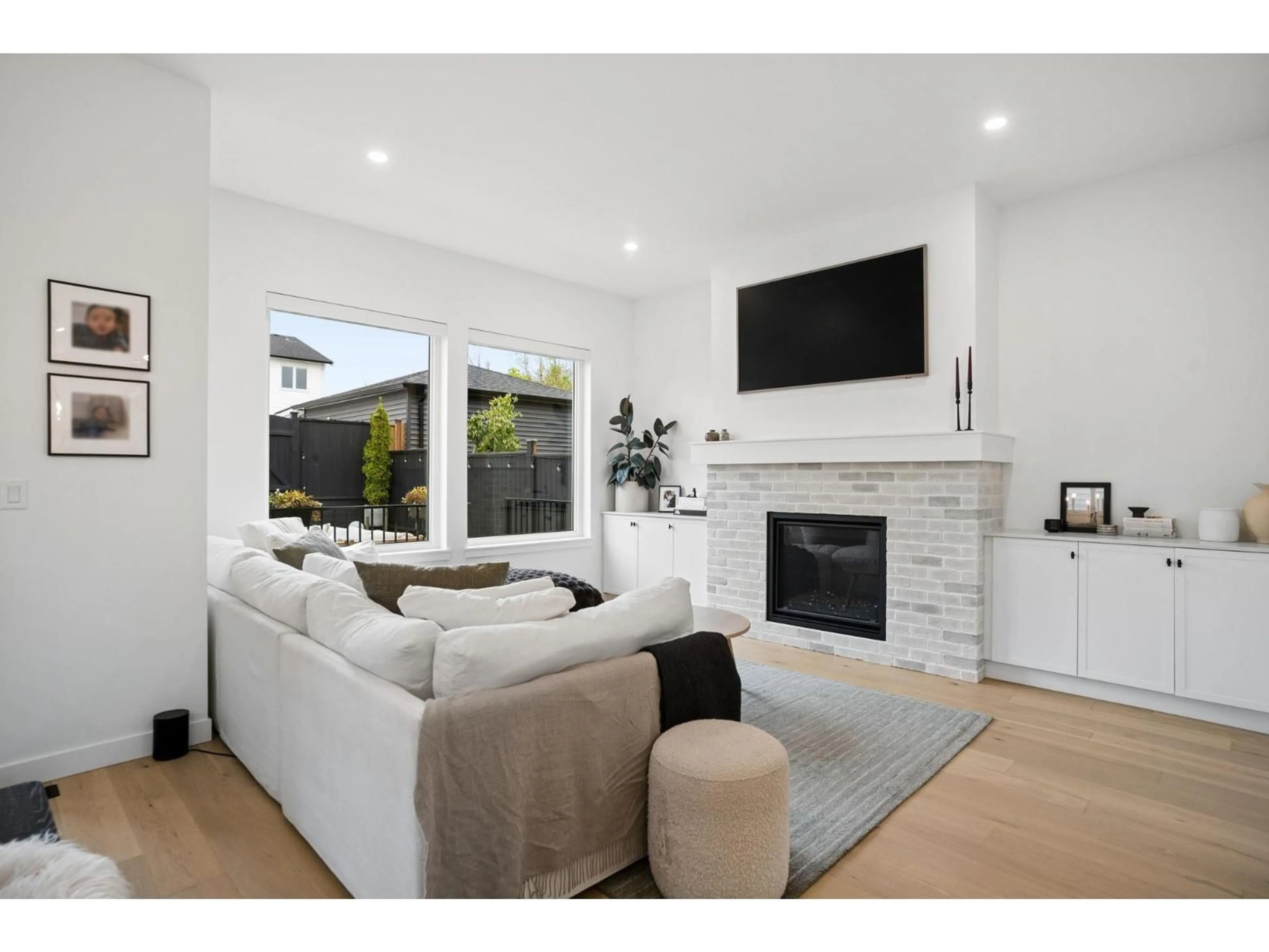Living room with furniture, unknown for 19624 75A AVENUE, Langley British Columbia V2Y3T2