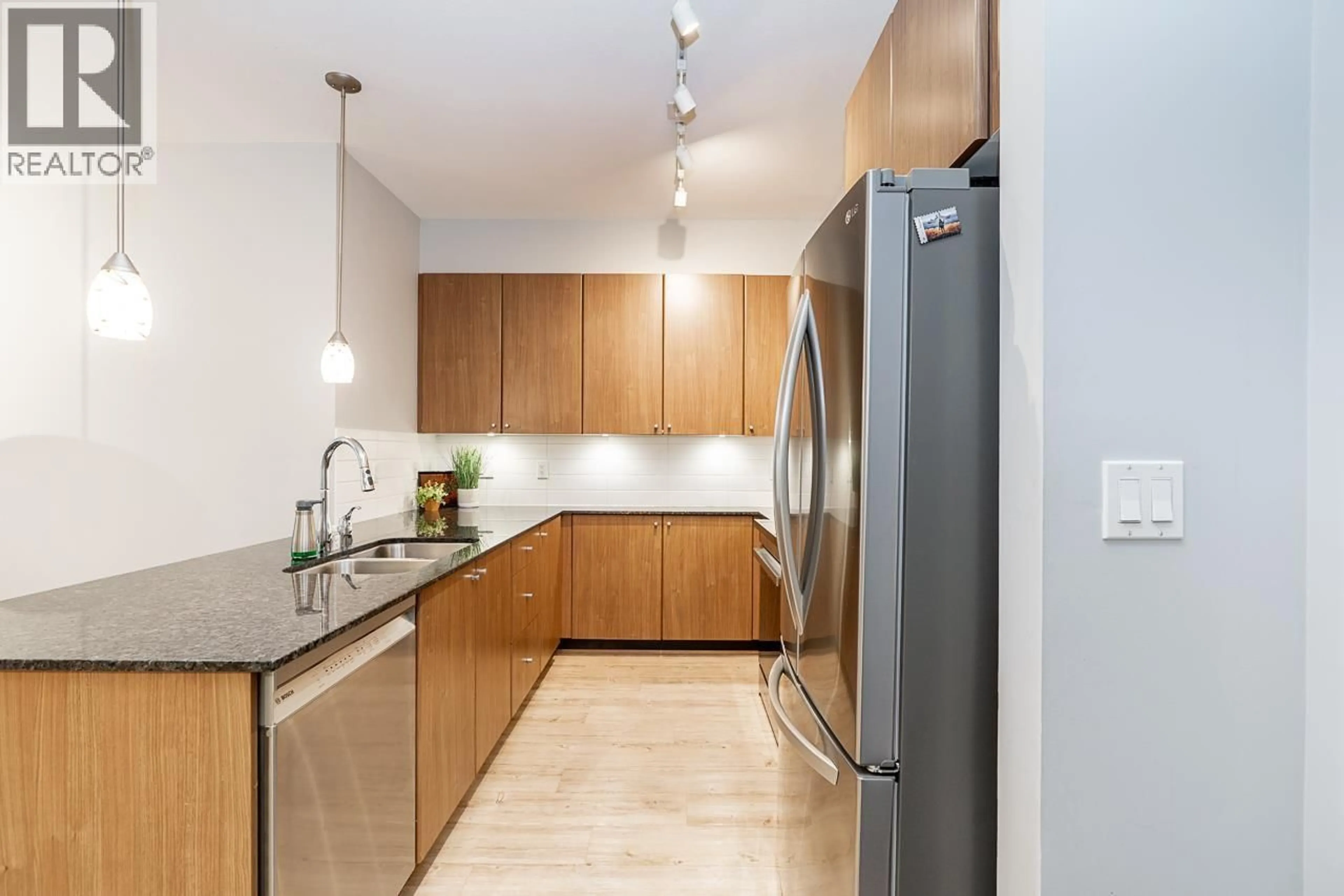Standard kitchen, unknown for 106 - 265 ROSS DRIVE, New Westminster British Columbia V3L0C8