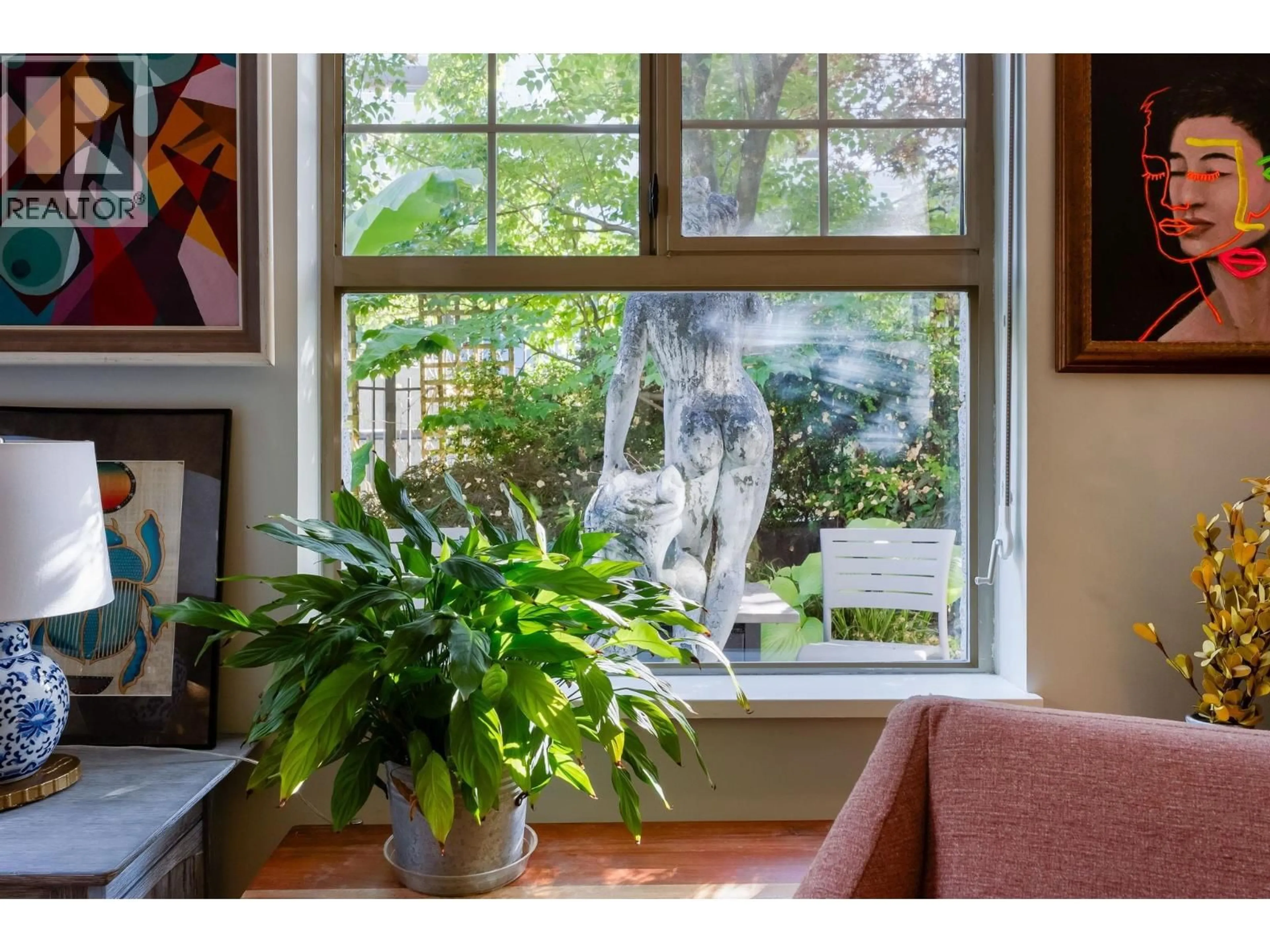 Indoor entryway for 305 - 210 ELEVENTH STREET, New Westminster British Columbia V3M4C9