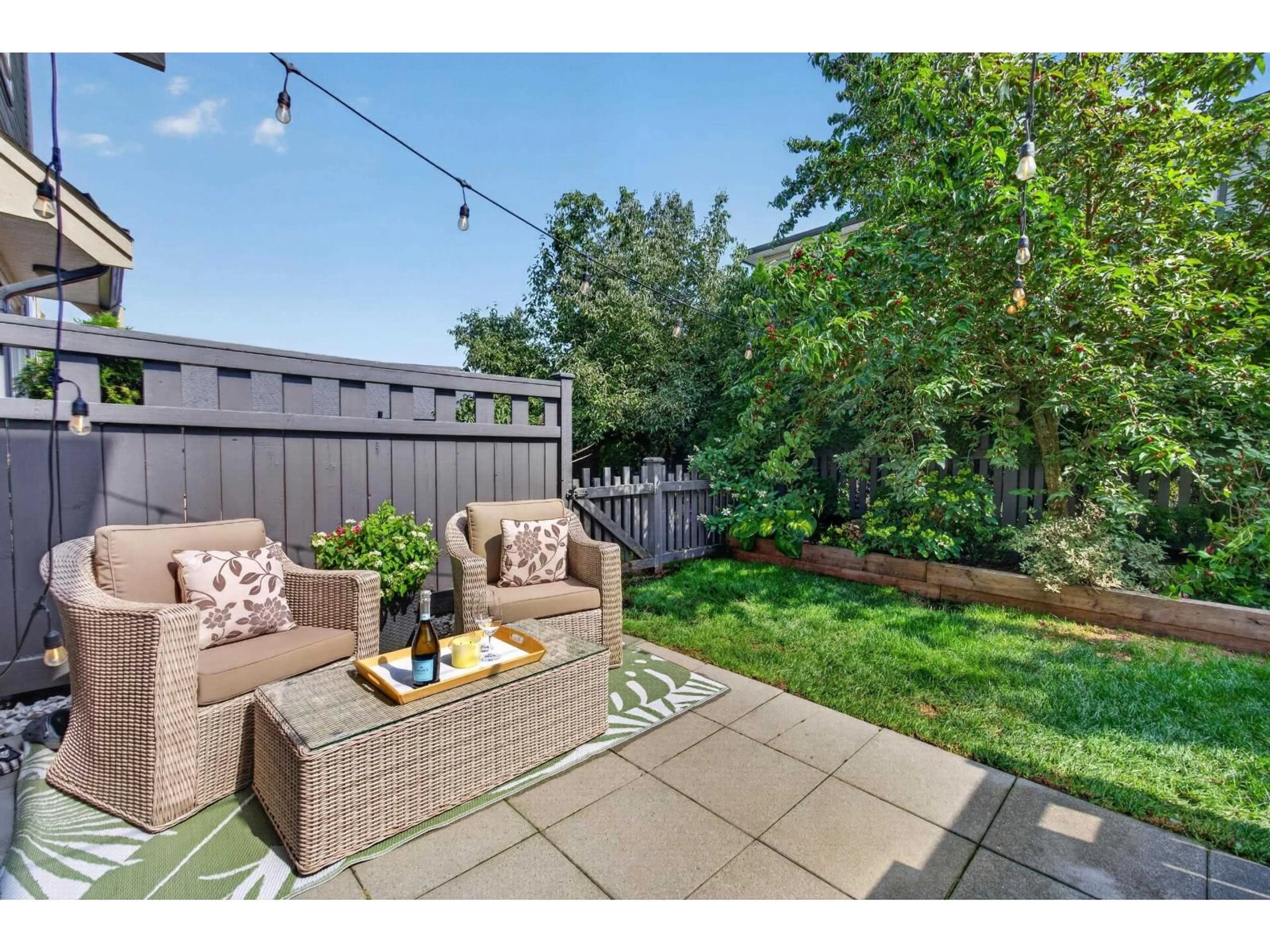 Patio, street for 154 - 7938 209 STREET, Langley British Columbia V2Y0K1